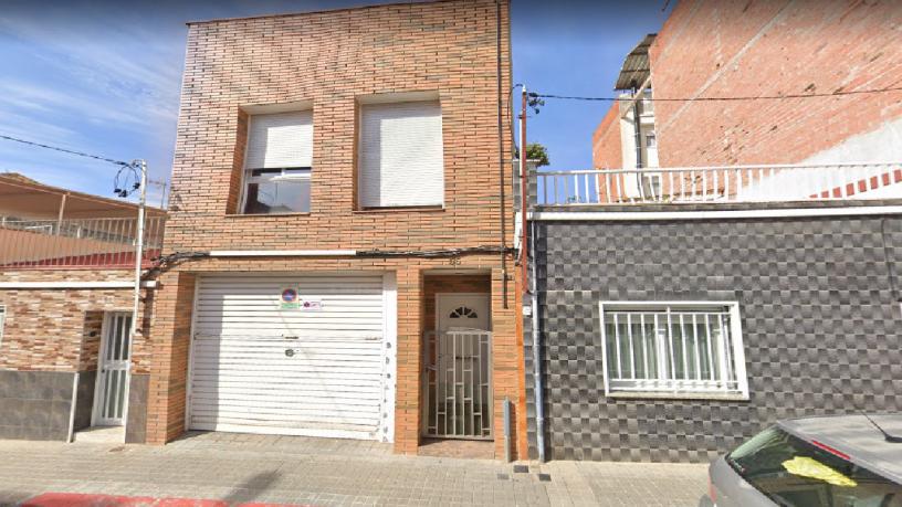Chalet adosado en venta en calle Segarra