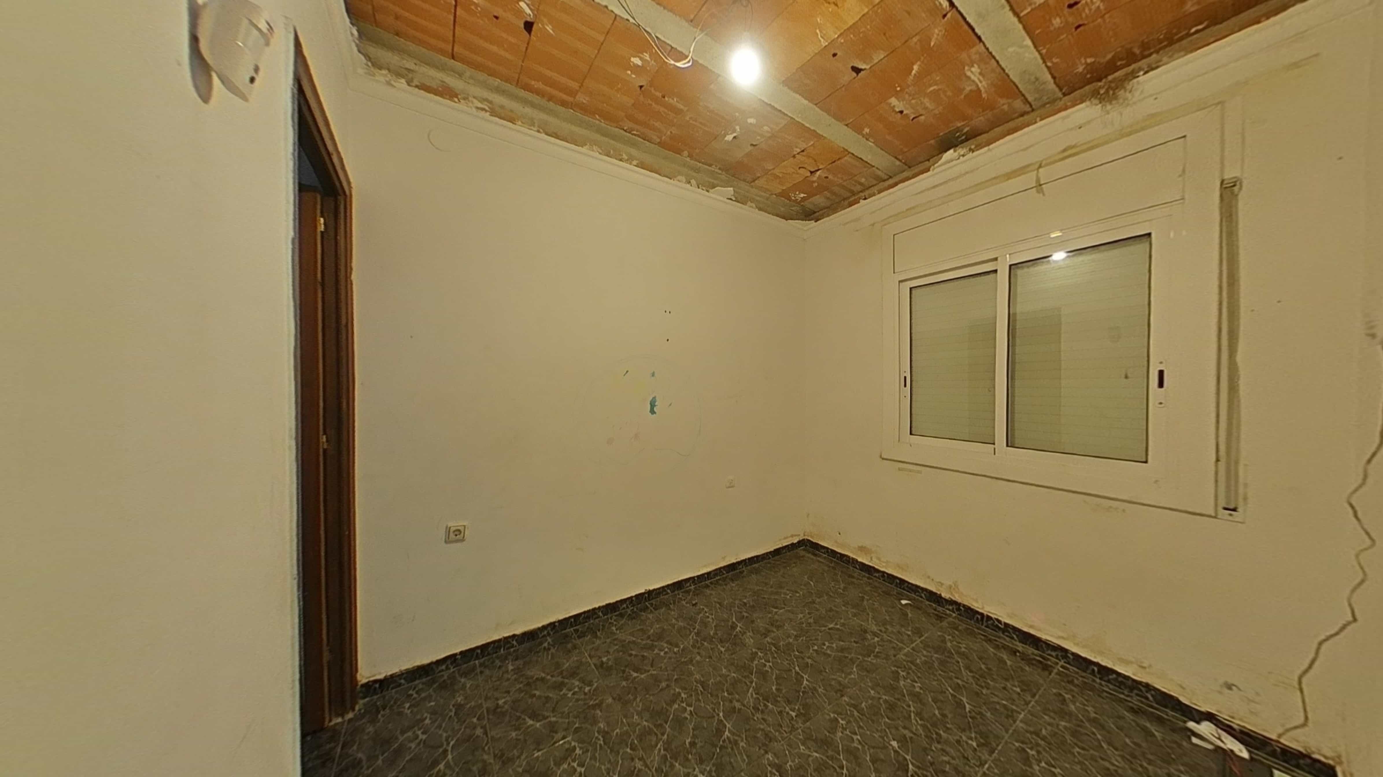 Chalet adosado en venta en calle Sagunt