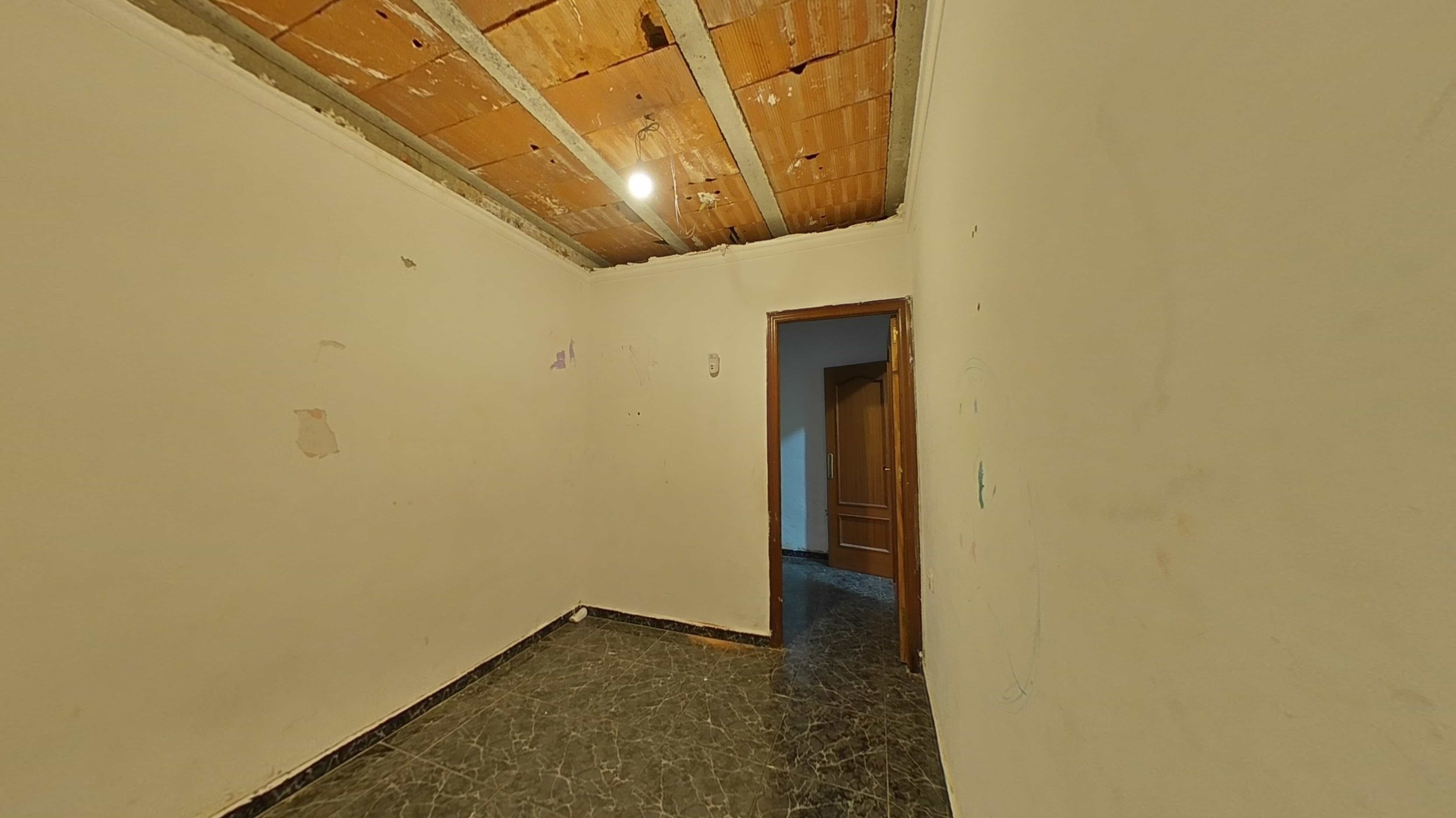 Chalet adosado en venta en calle Sagunt