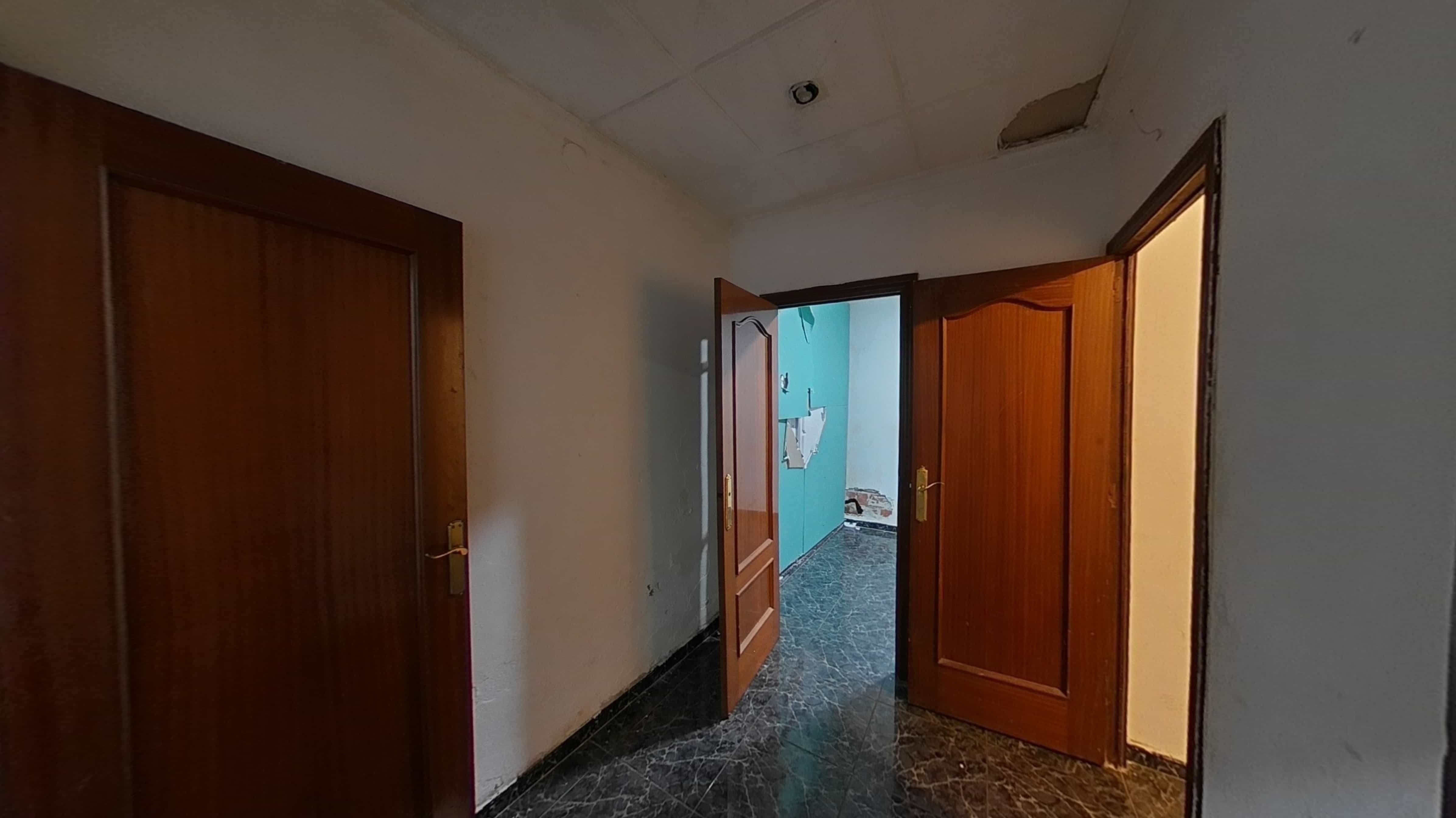 Chalet adosado en venta en calle Sagunt