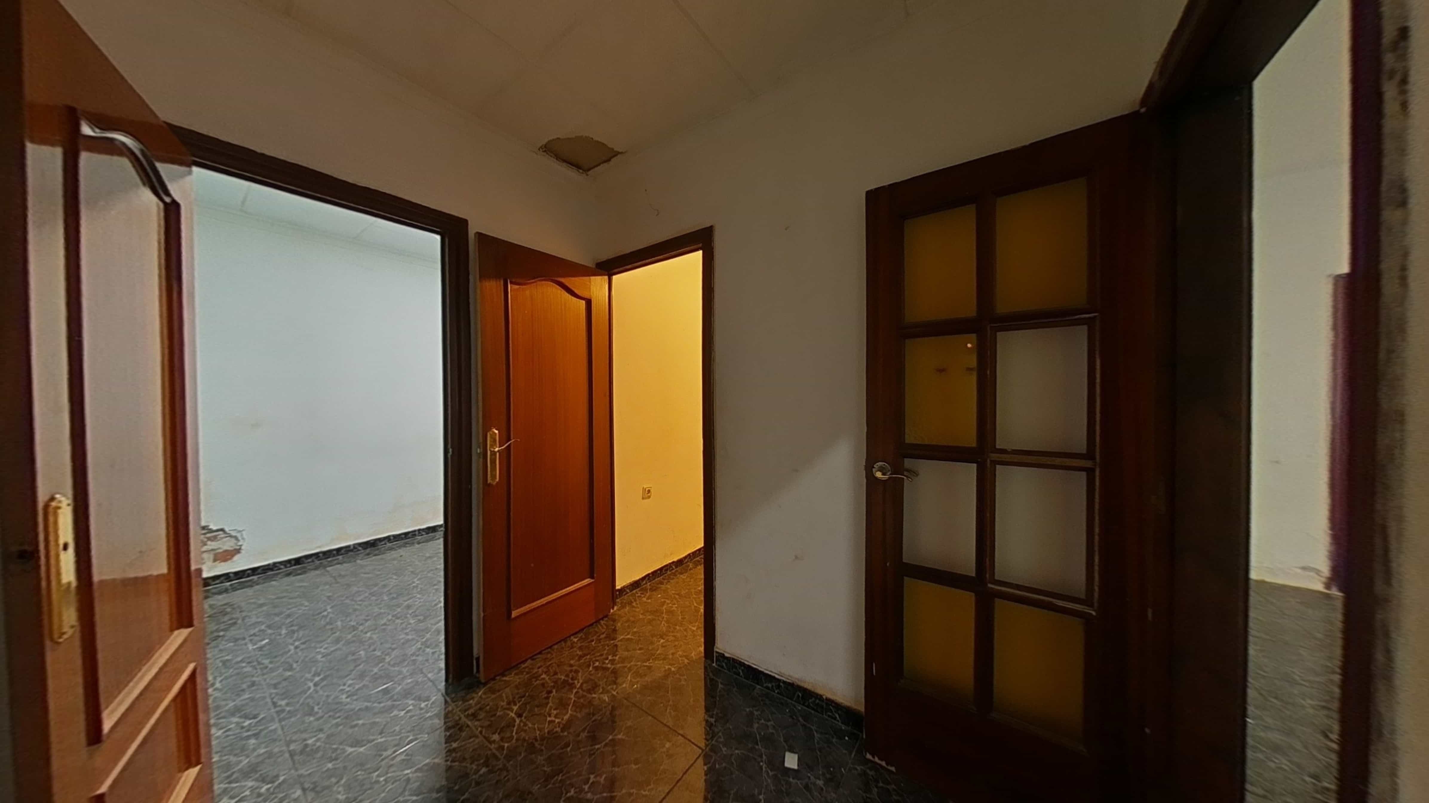 Chalet adosado en venta en calle Sagunt