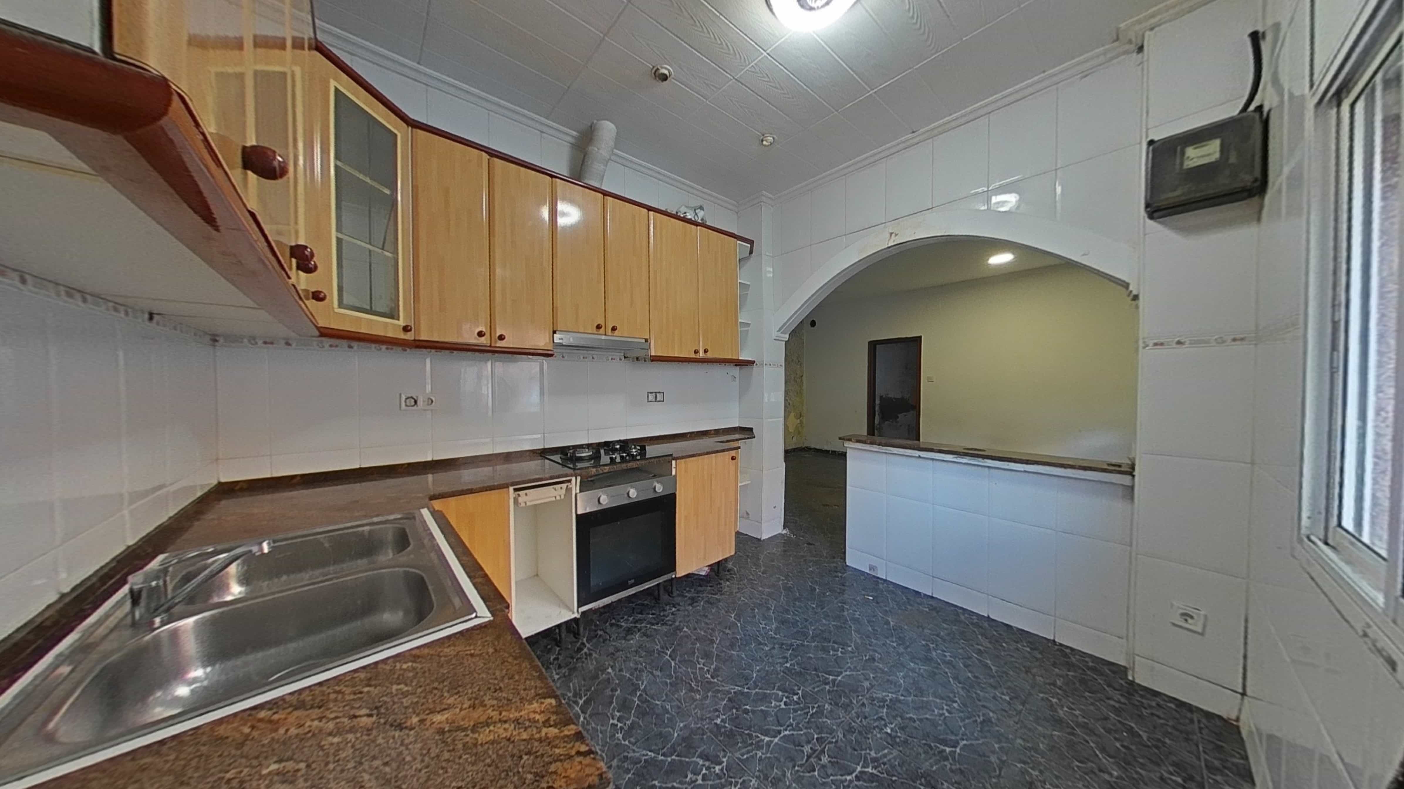 Chalet adosado en venta en calle Sagunt