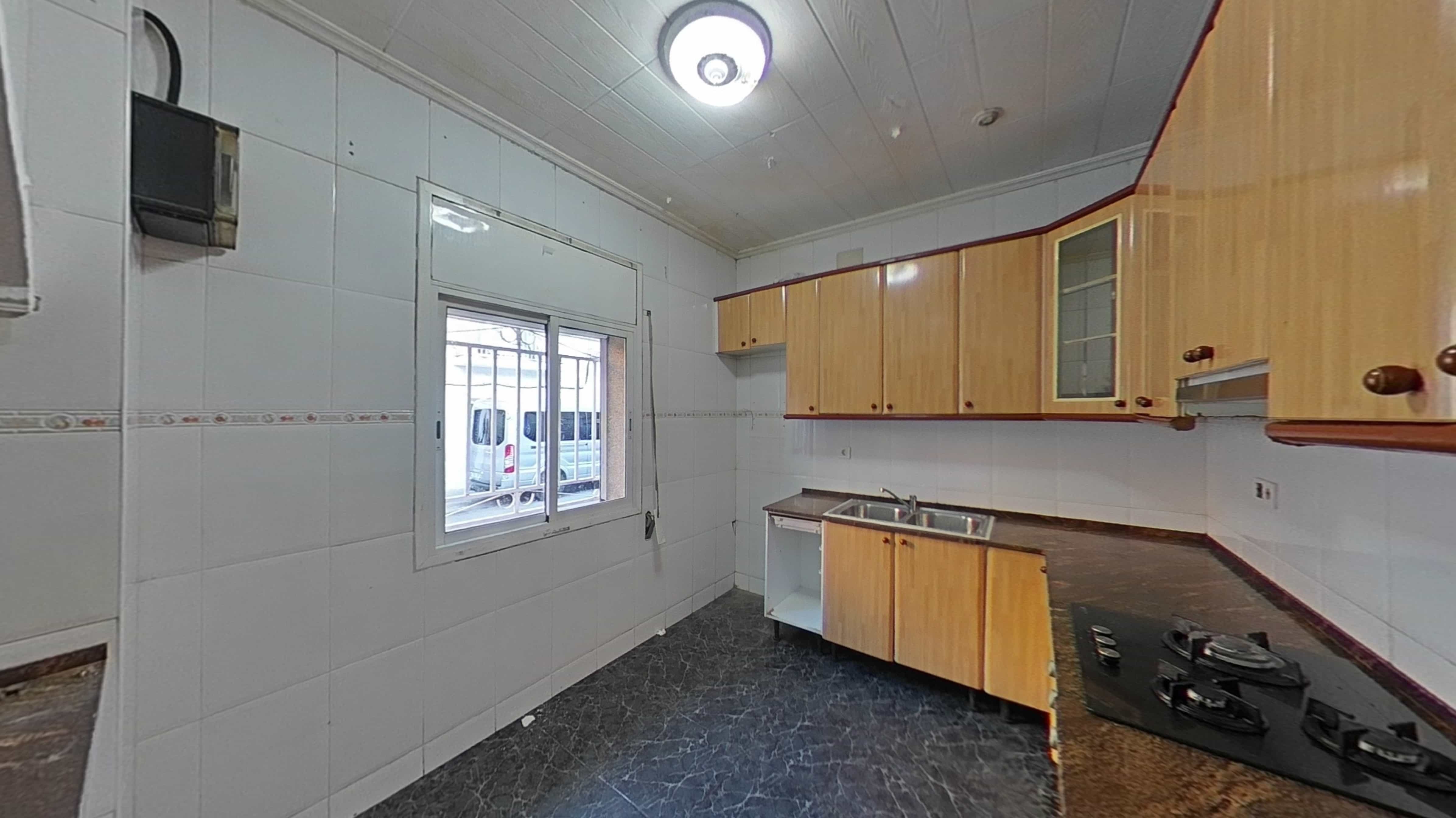 Chalet adosado en venta en calle Sagunt