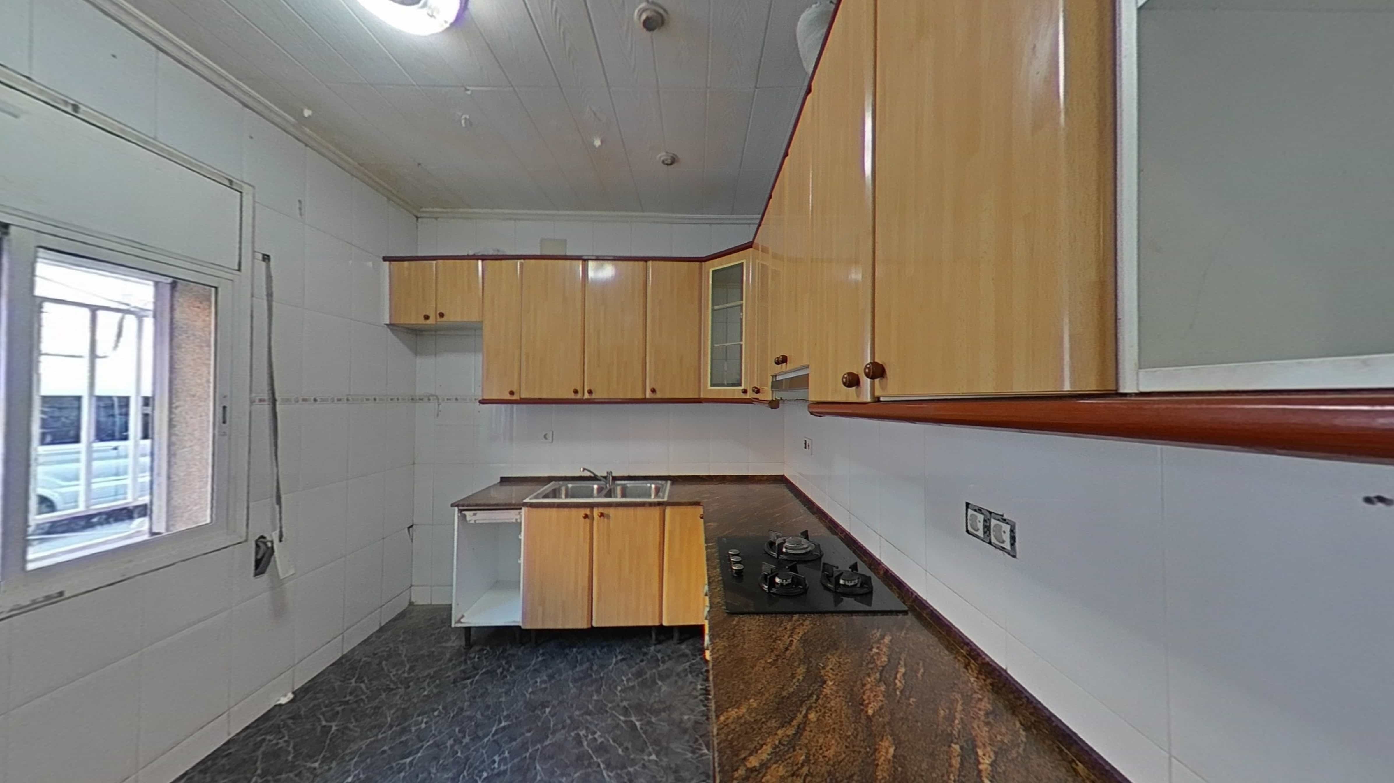 Chalet adosado en venta en calle Sagunt
