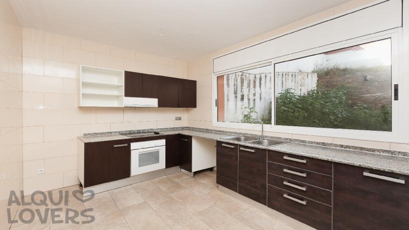 Chalet adosado en venta en calle Lleo