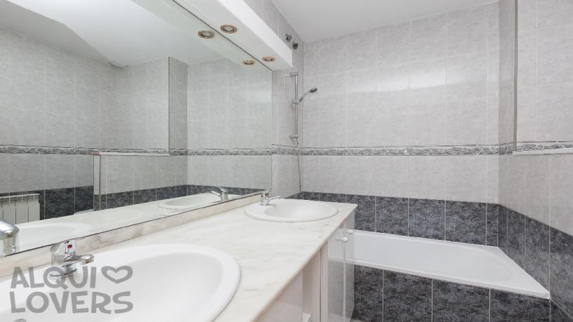 Chalet adosado en venta en calle Lleo