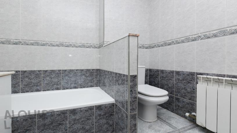 Chalet adosado en venta en calle Lleo