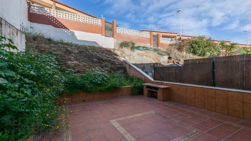 Chalet adosado en venta en calle Lleo