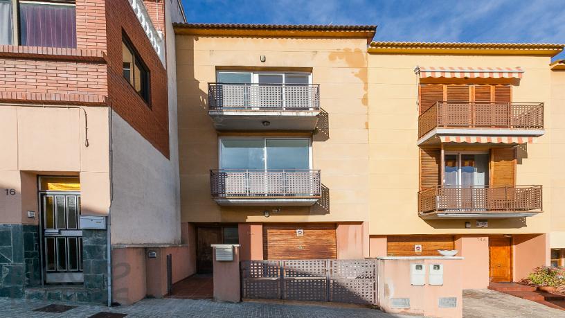 Chalet adosado en venta en calle Lleo