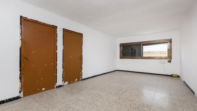 Piso en venta en calle Guadiana 2. 4º2ª (08223 Terrassa)