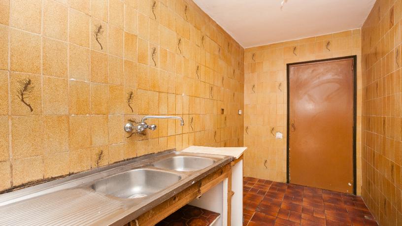 Piso en venta en calle Guadiana 2. 4º2ª (08223 Terrassa)