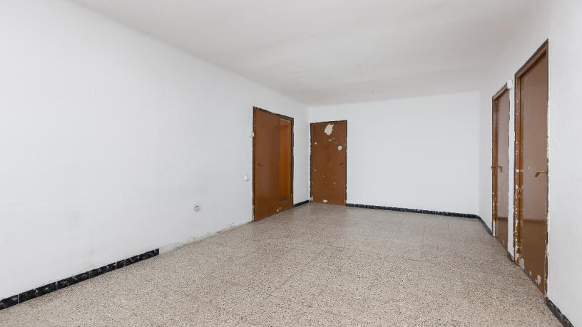 Piso en venta en calle Guadiana 2. 4º2ª (08223 Terrassa)