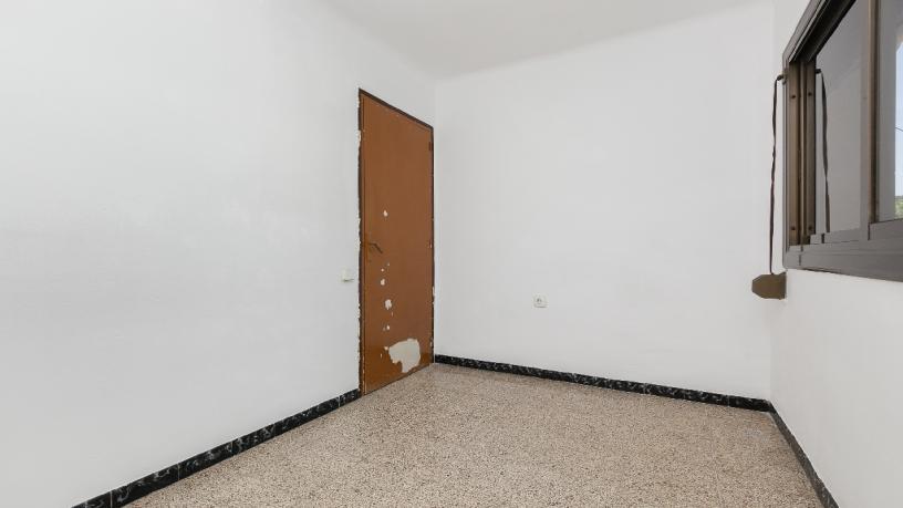 Piso en venta en calle Guadiana 2. 4º2ª (08223 Terrassa)