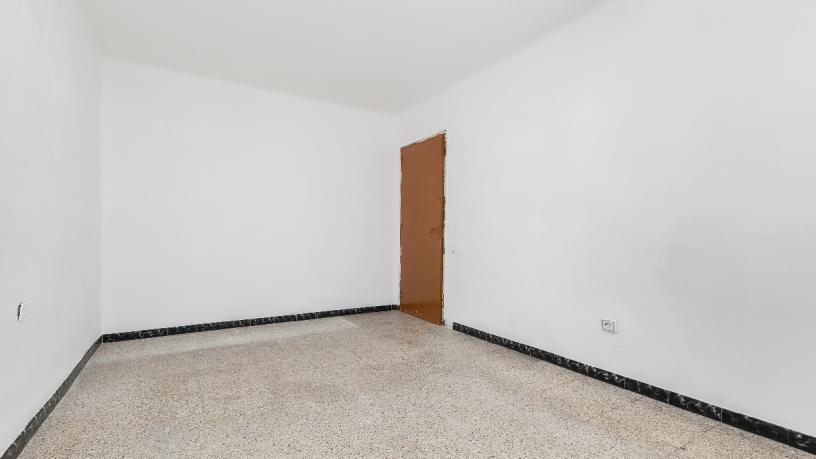 Piso en venta en calle Guadiana 2. 4º2ª (08223 Terrassa)