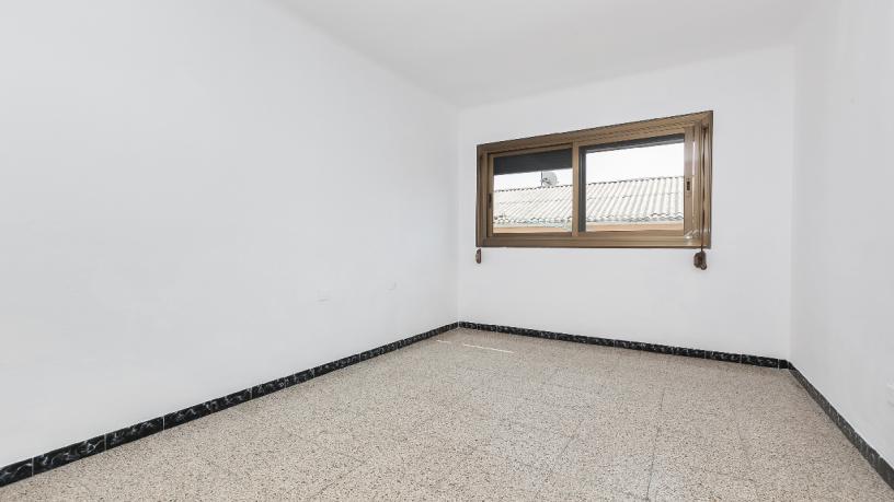Piso en venta en calle Guadiana 2. 4º2ª (08223 Terrassa)