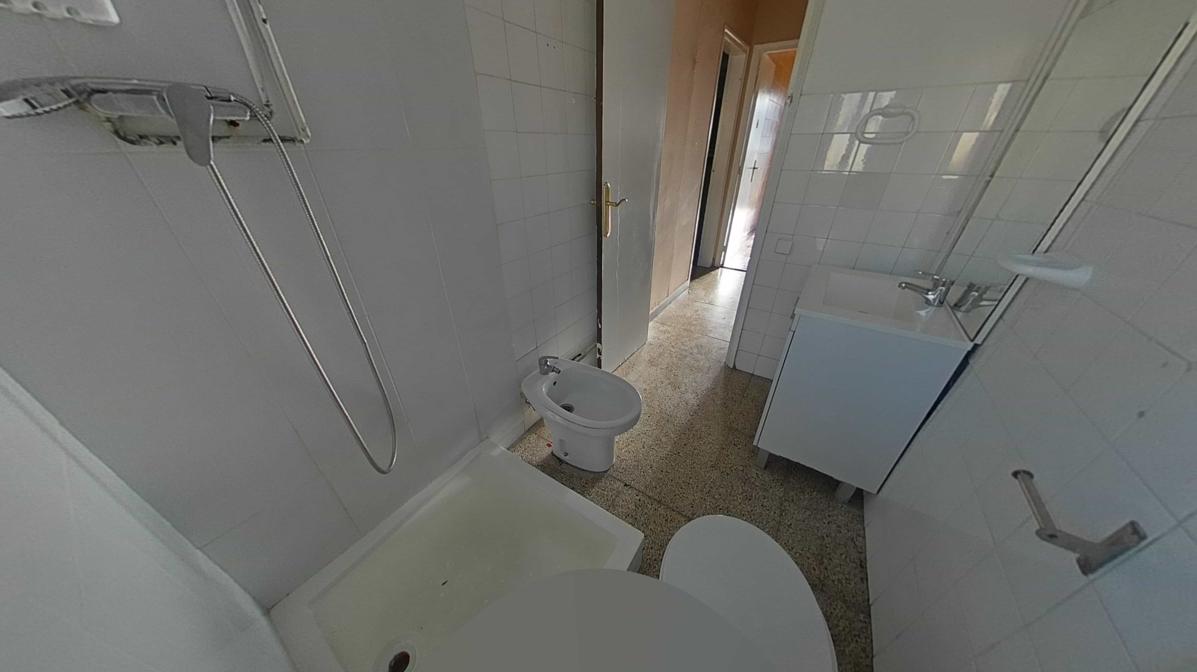 Piso en venta en calle Guadiana 2. 4º2ª (08223 Terrassa)