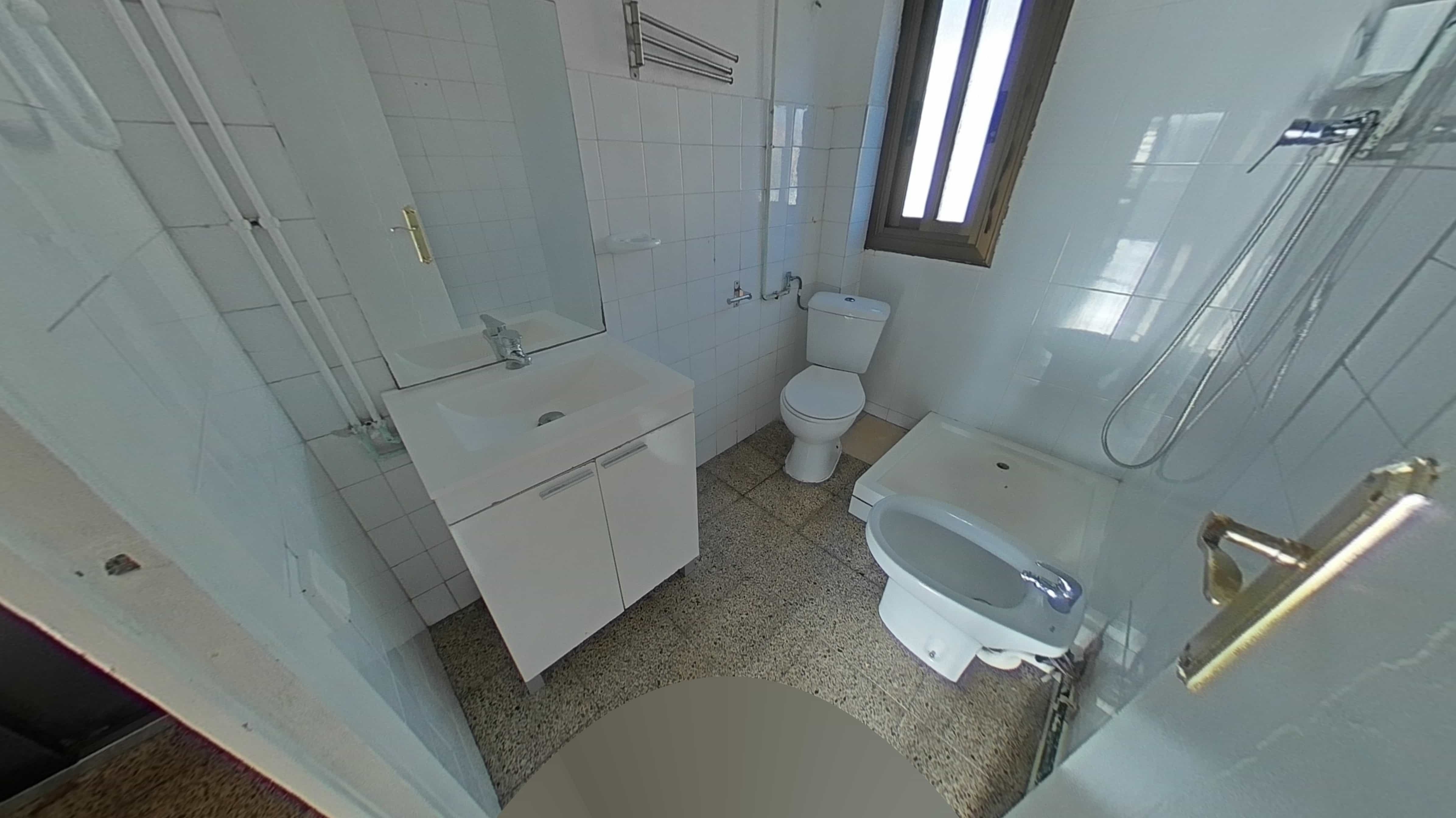 Piso en venta en calle Guadiana 2. 4º2ª (08223 Terrassa)