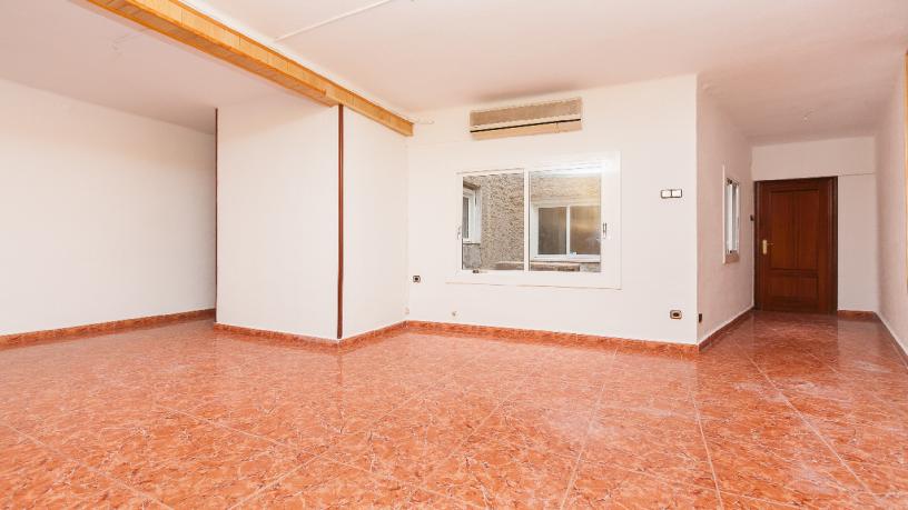 67m² Flat on square Navacerrada, Sabadell, Barcelona