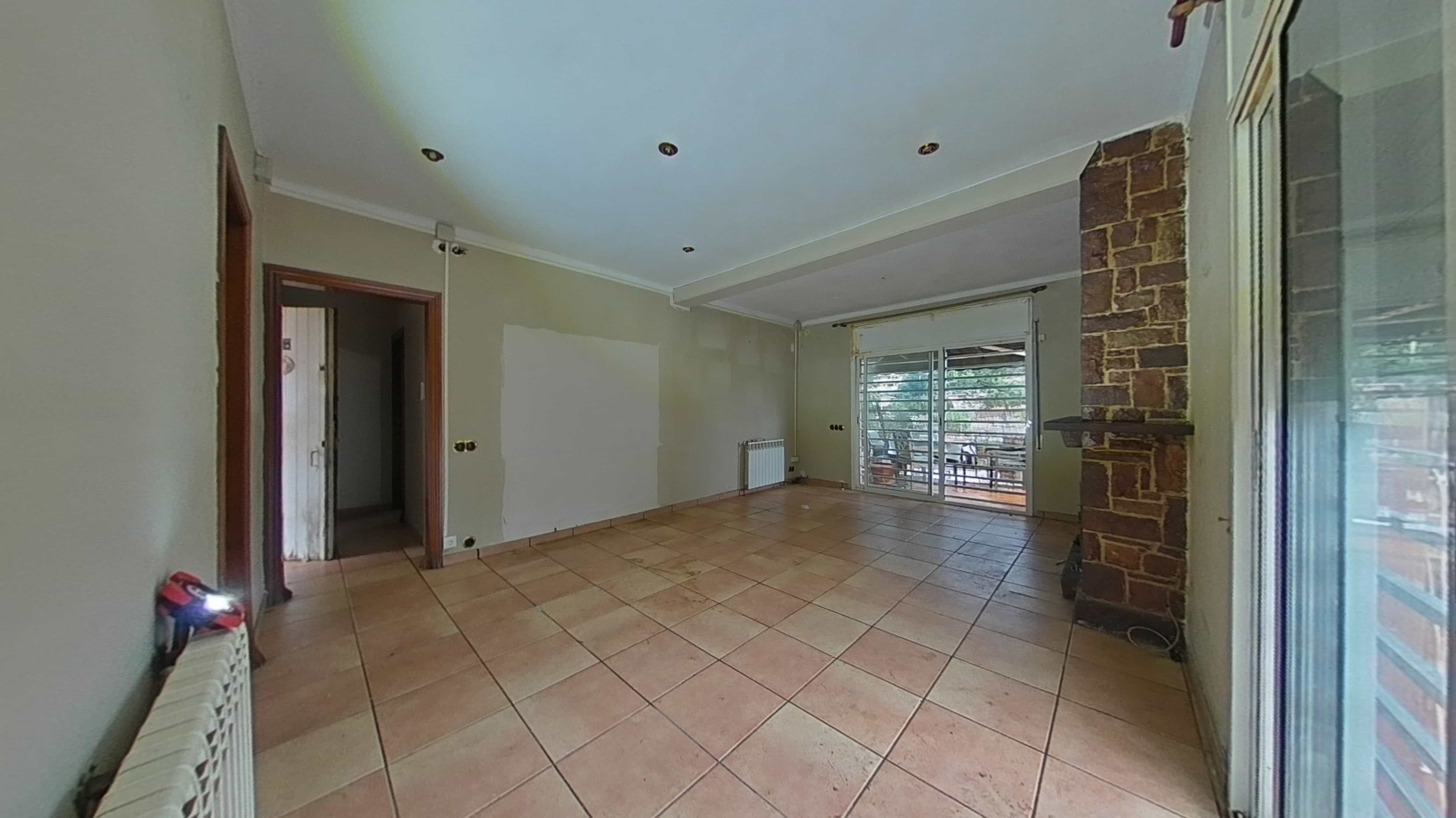 Chalet adosado en venta en calle Cinquanta Quatre