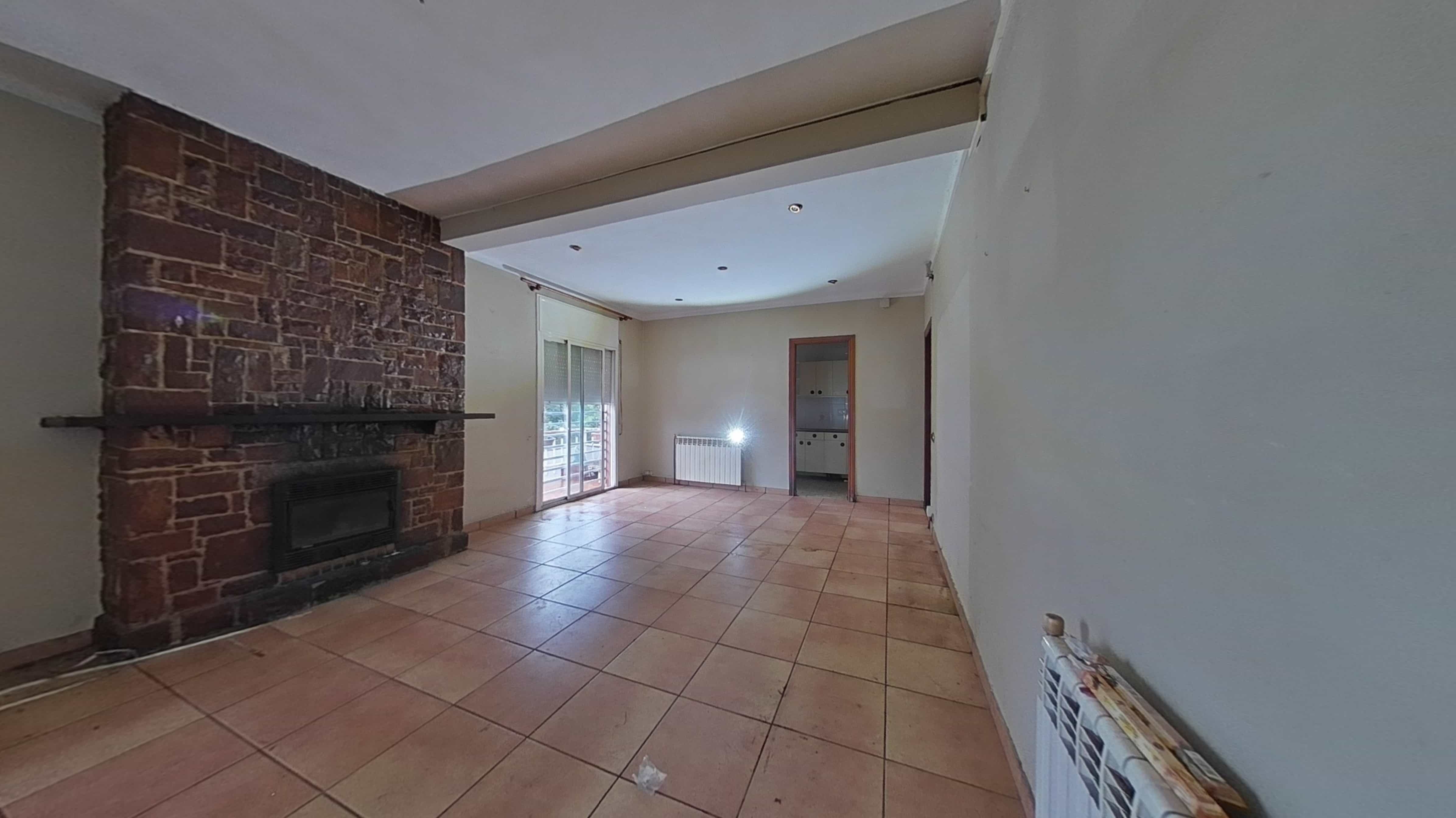 Chalet adosado en venta en calle Cinquanta Quatre