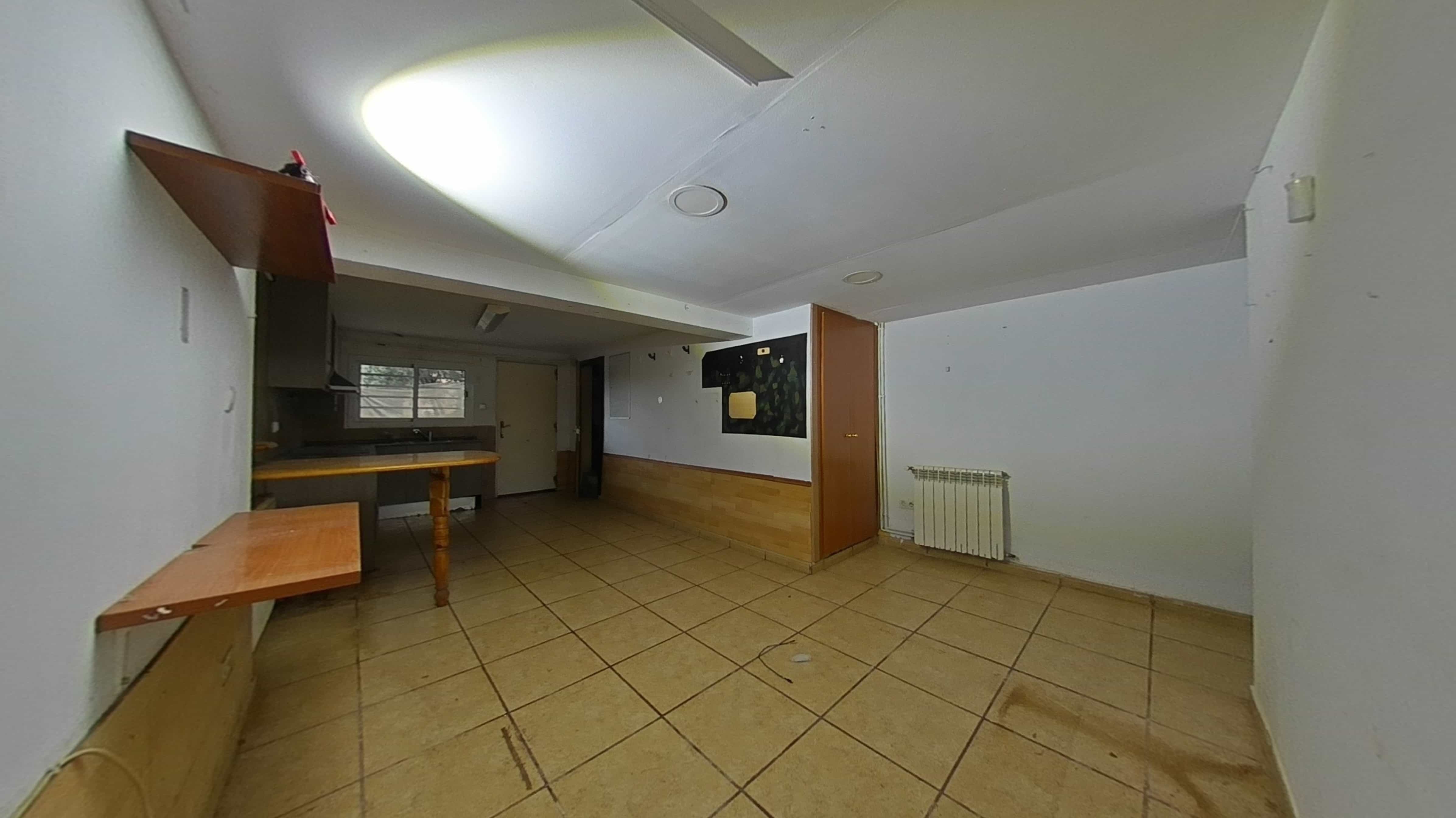 Chalet adosado en venta en calle Cinquanta Quatre
