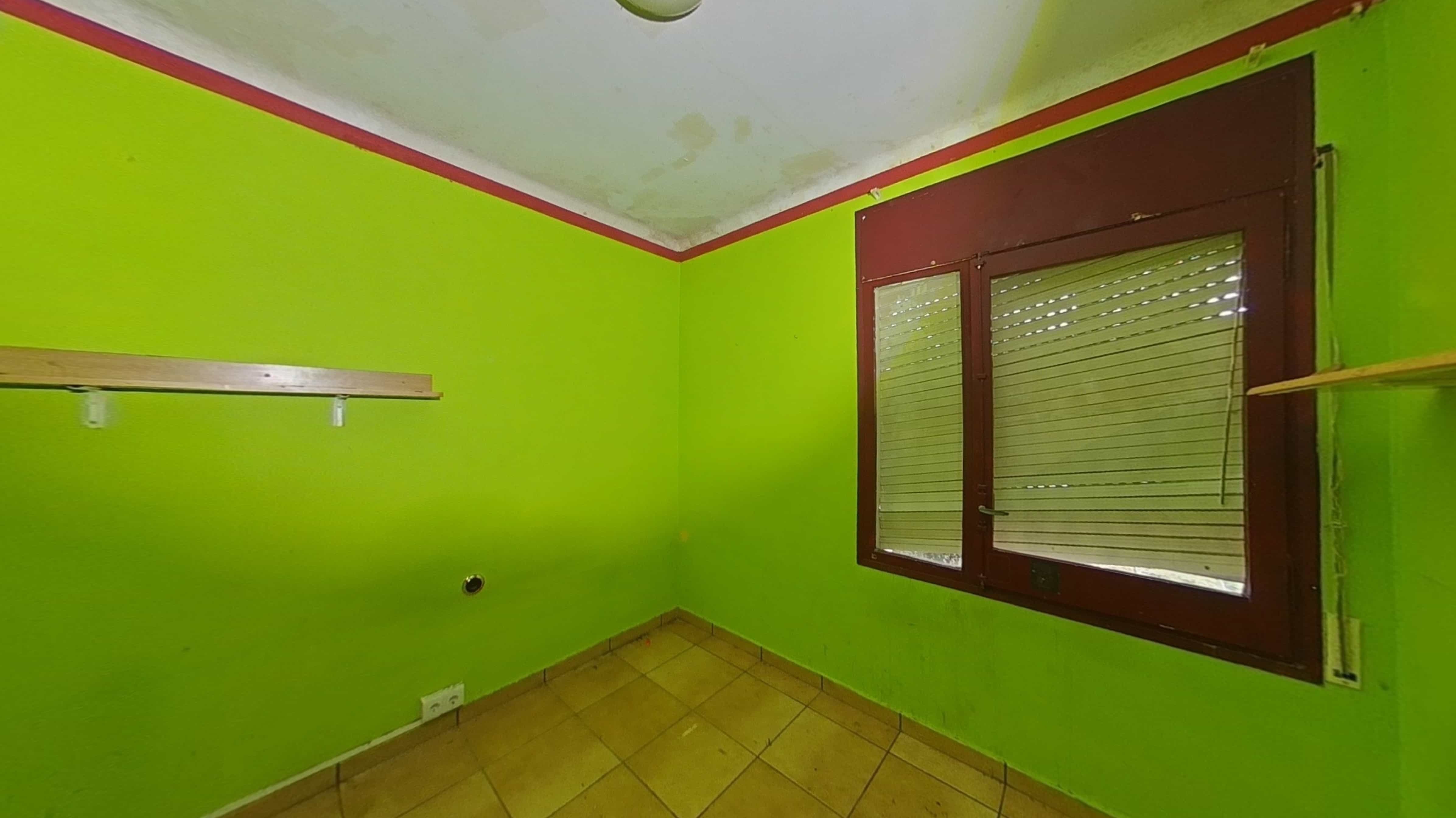 Chalet adosado en venta en calle Cinquanta Quatre