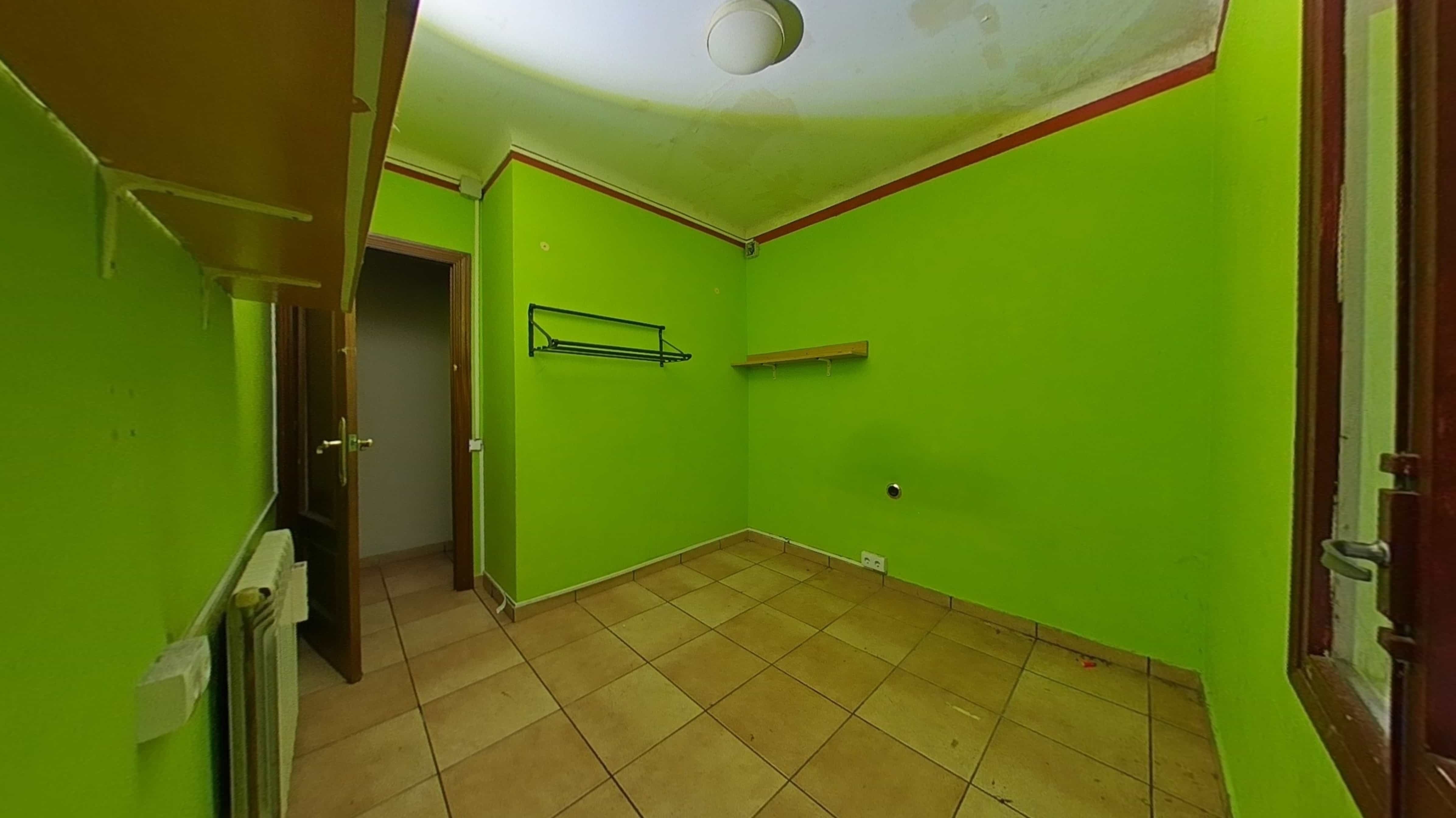 Chalet adosado en venta en calle Cinquanta Quatre