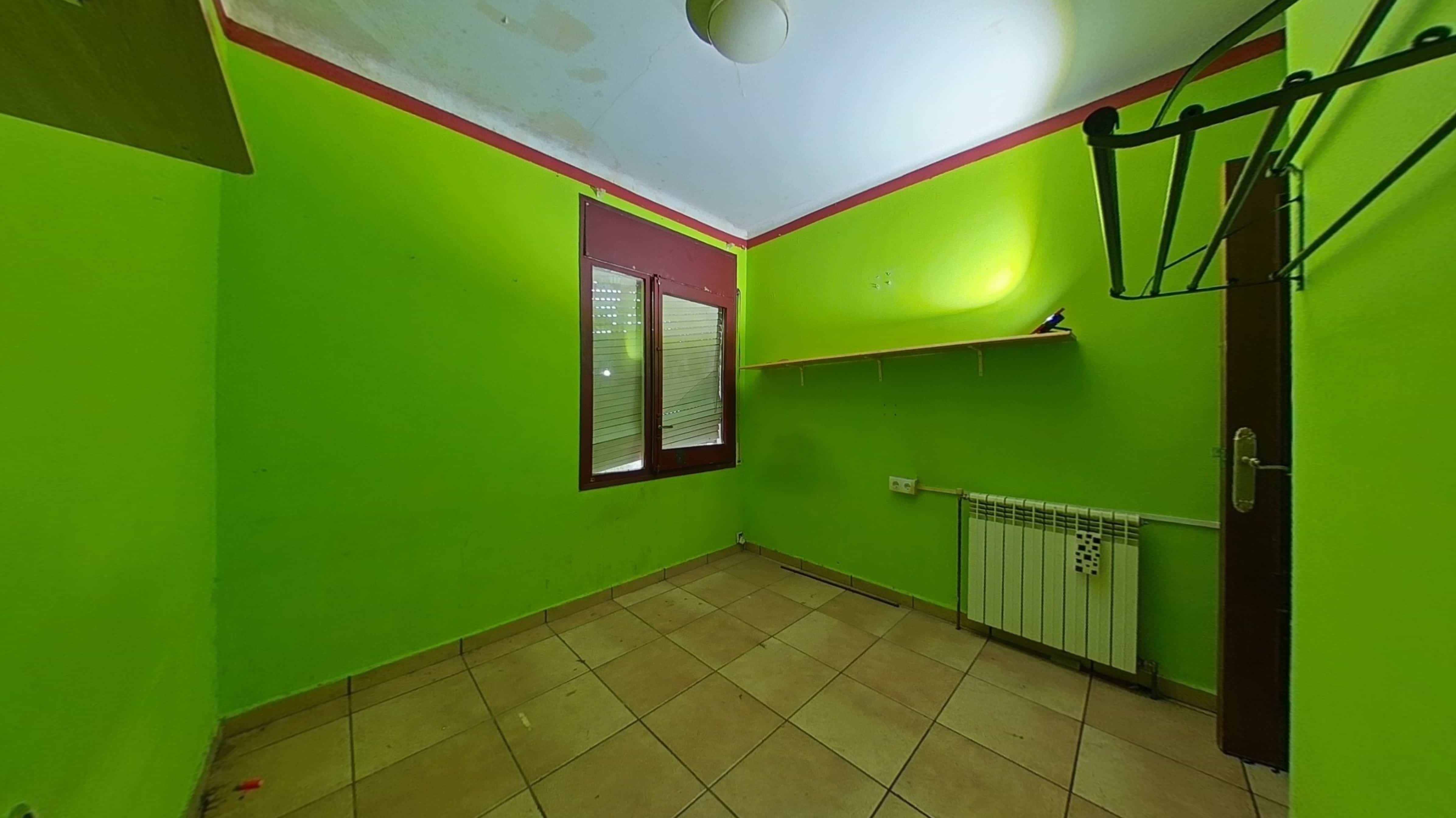 Chalet adosado en venta en calle Cinquanta Quatre