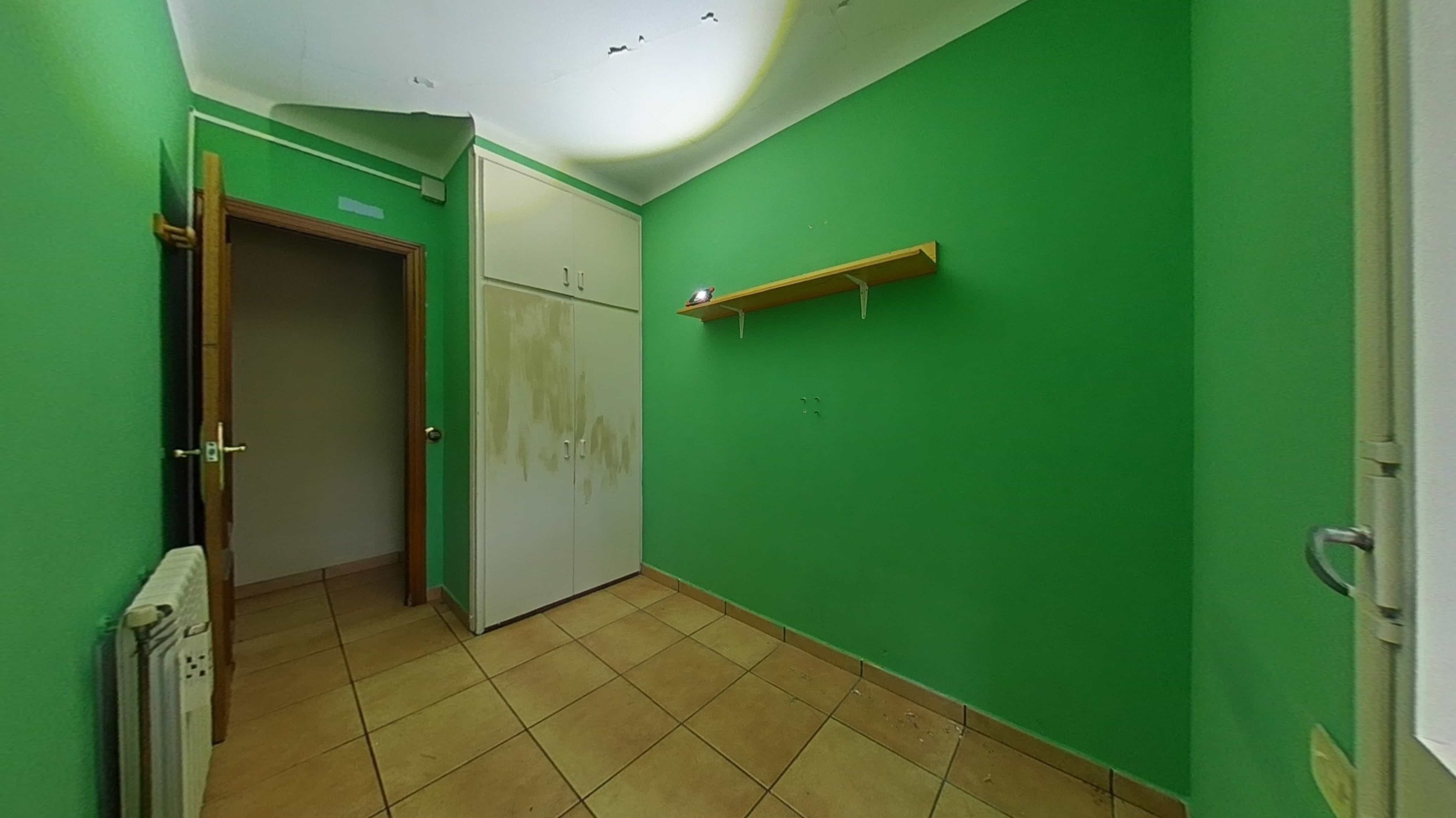 Chalet adosado en venta en calle Cinquanta Quatre