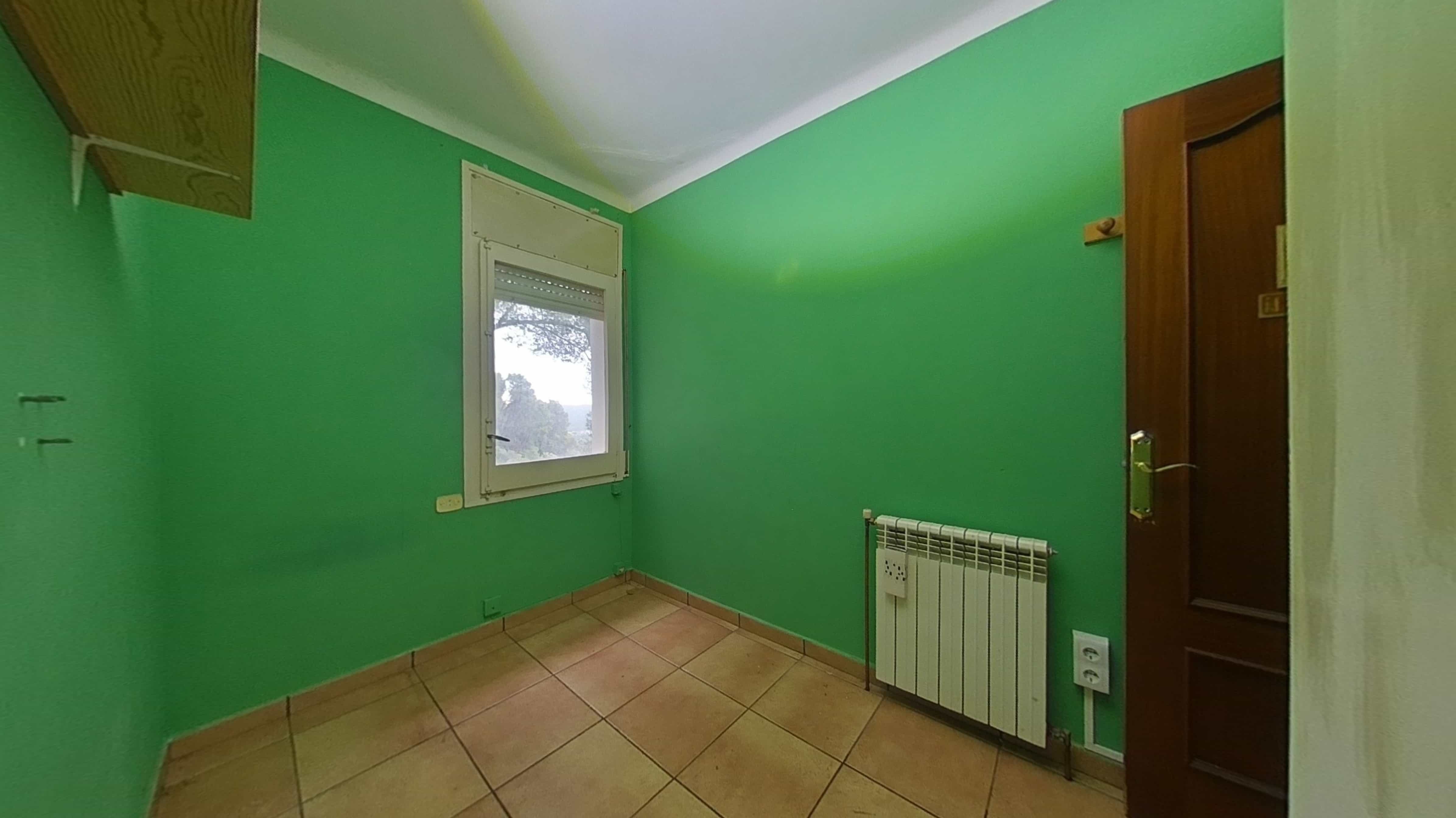 Chalet adosado en venta en calle Cinquanta Quatre