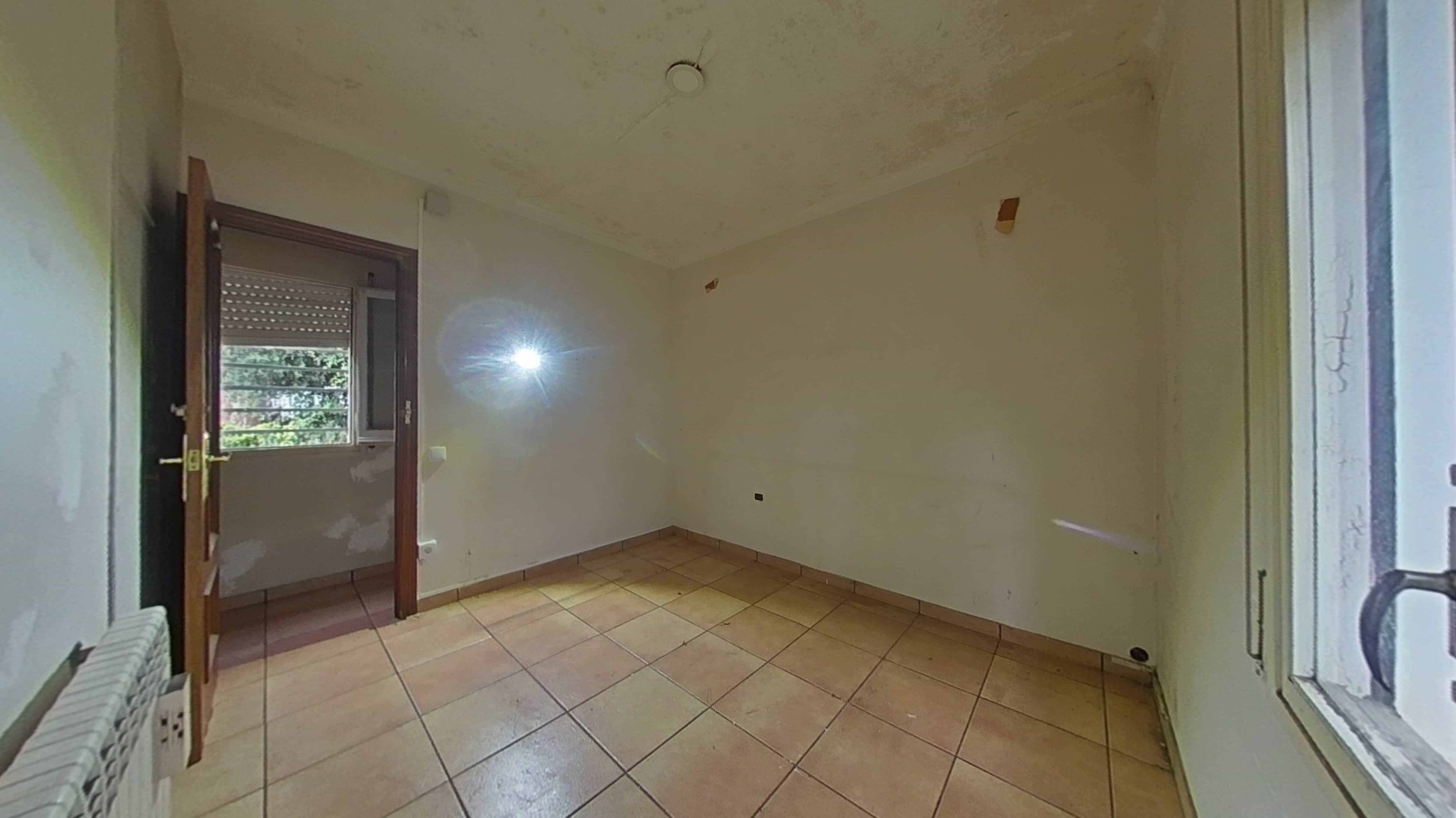 Chalet adosado en venta en calle Cinquanta Quatre