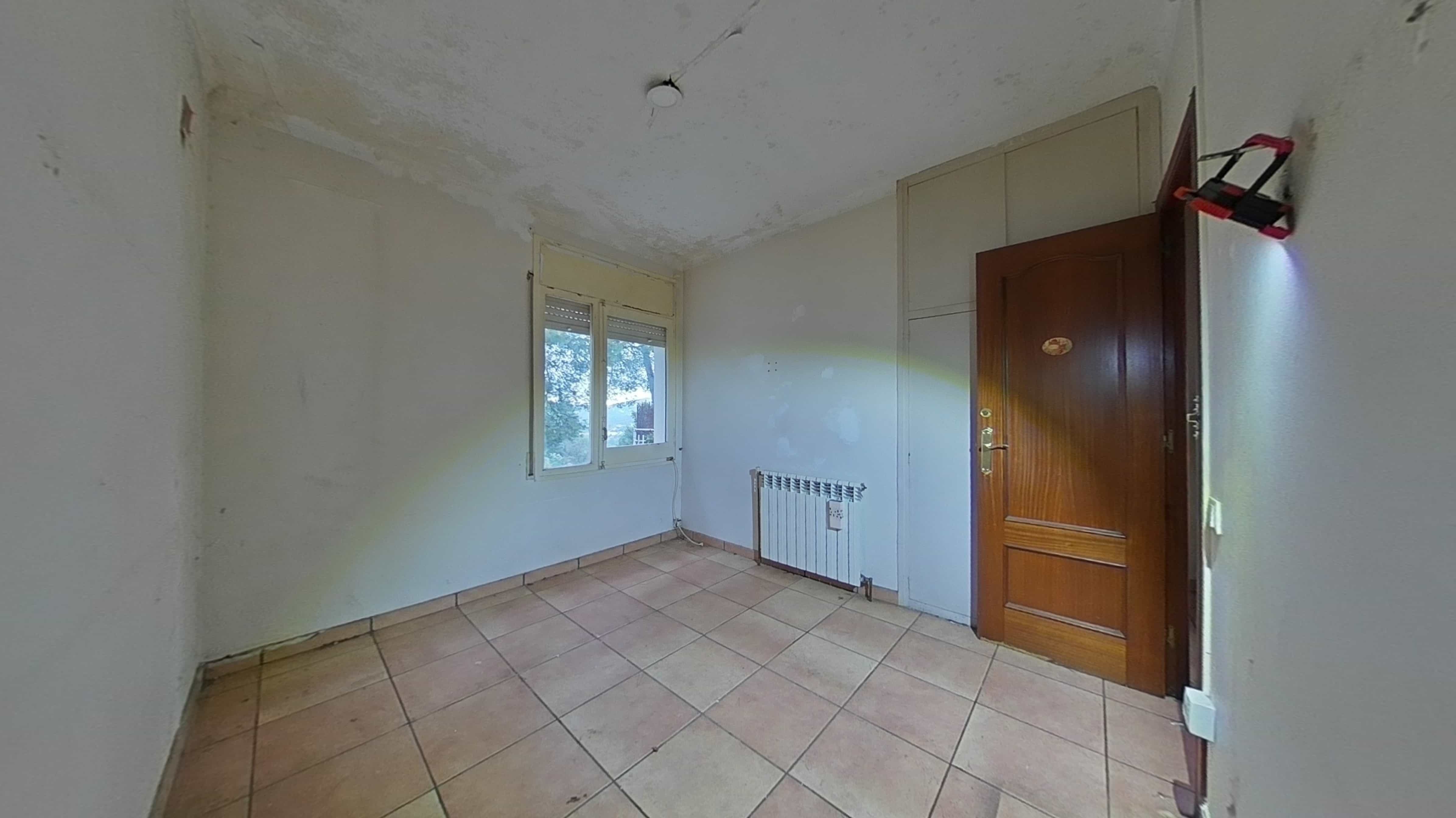 Chalet adosado en venta en calle Cinquanta Quatre