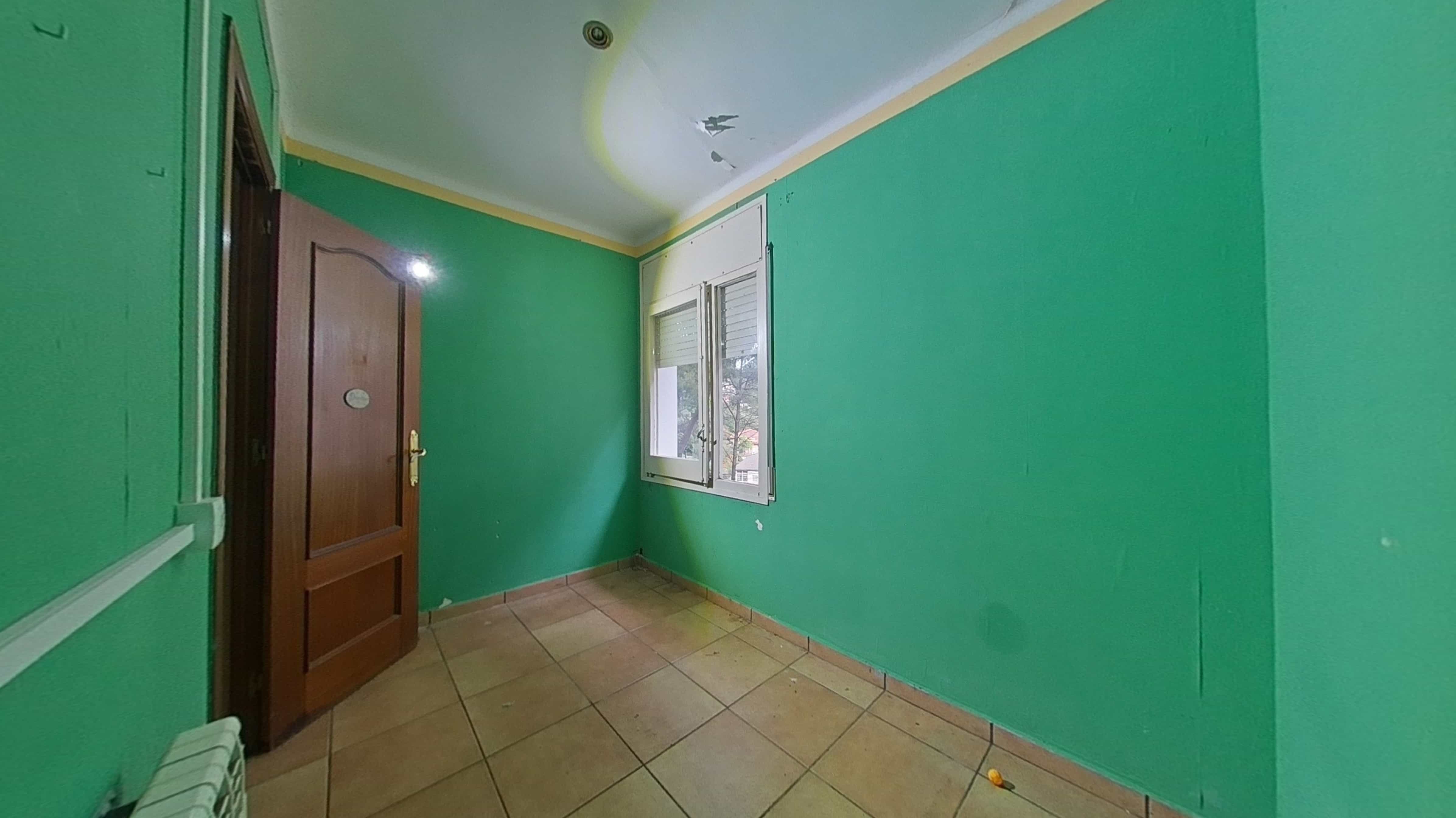 Chalet adosado en venta en calle Cinquanta Quatre