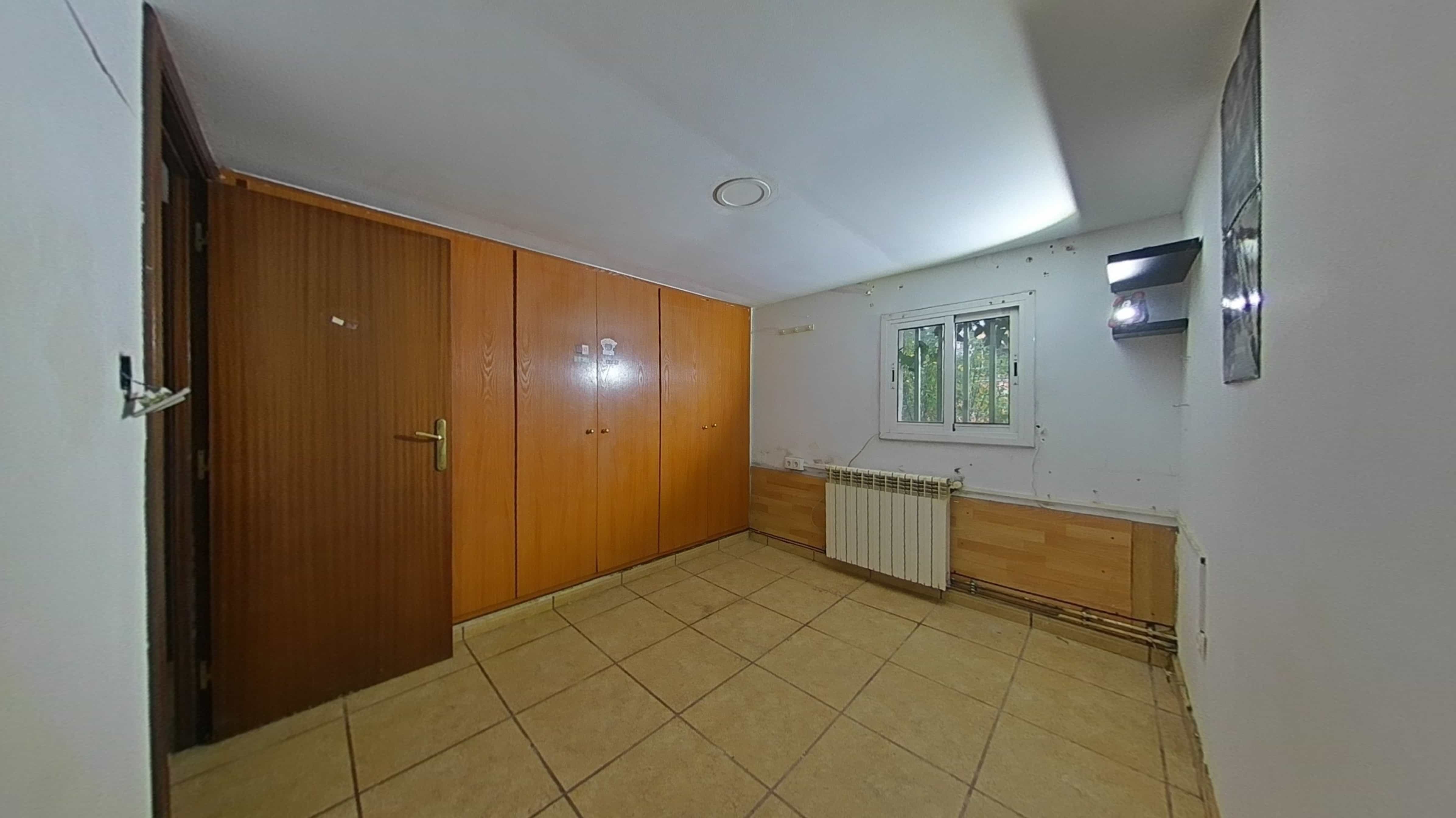 Chalet adosado en venta en calle Cinquanta Quatre
