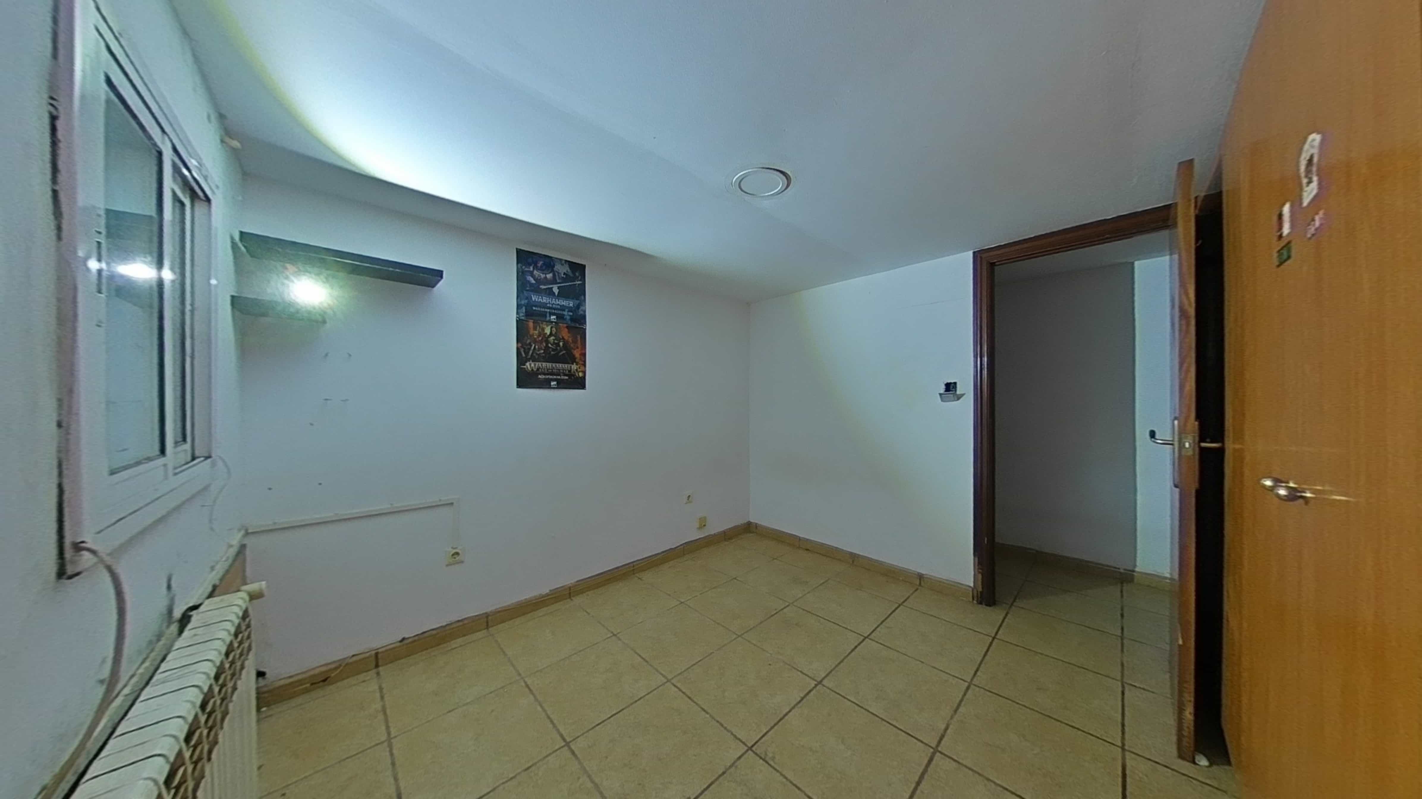 Chalet adosado en venta en calle Cinquanta Quatre