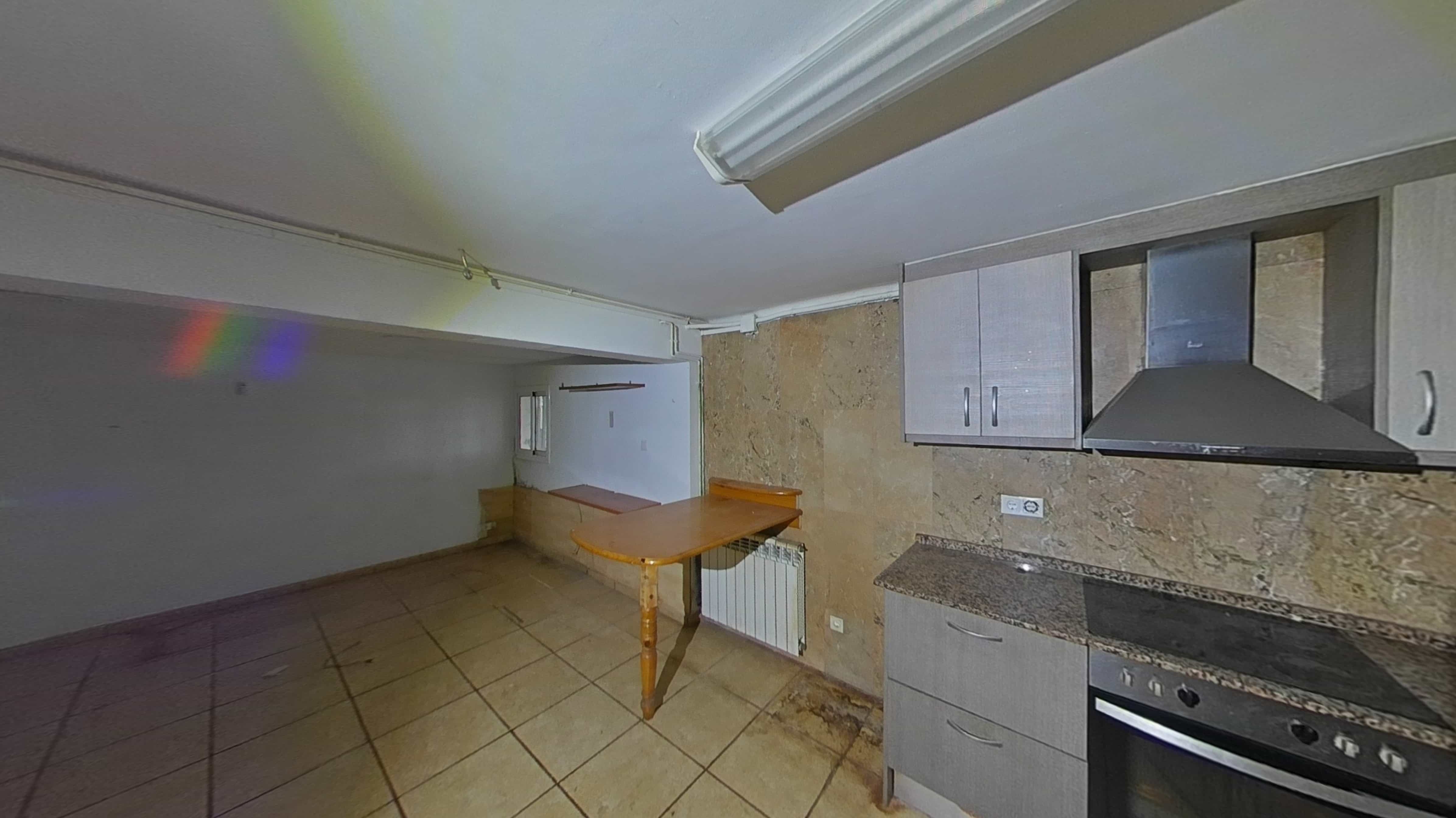 Chalet adosado en venta en calle Cinquanta Quatre