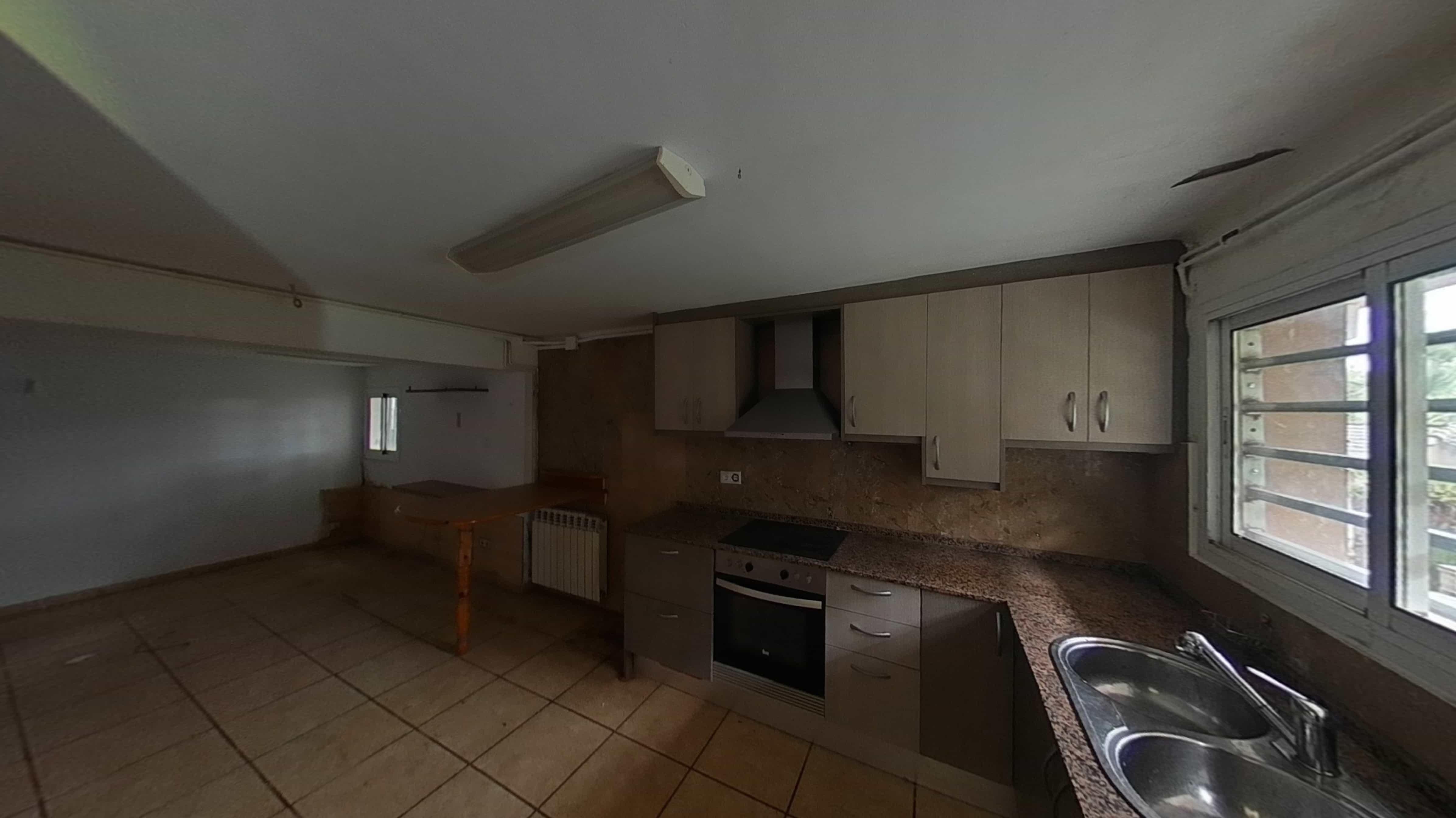 Chalet adosado en venta en calle Cinquanta Quatre