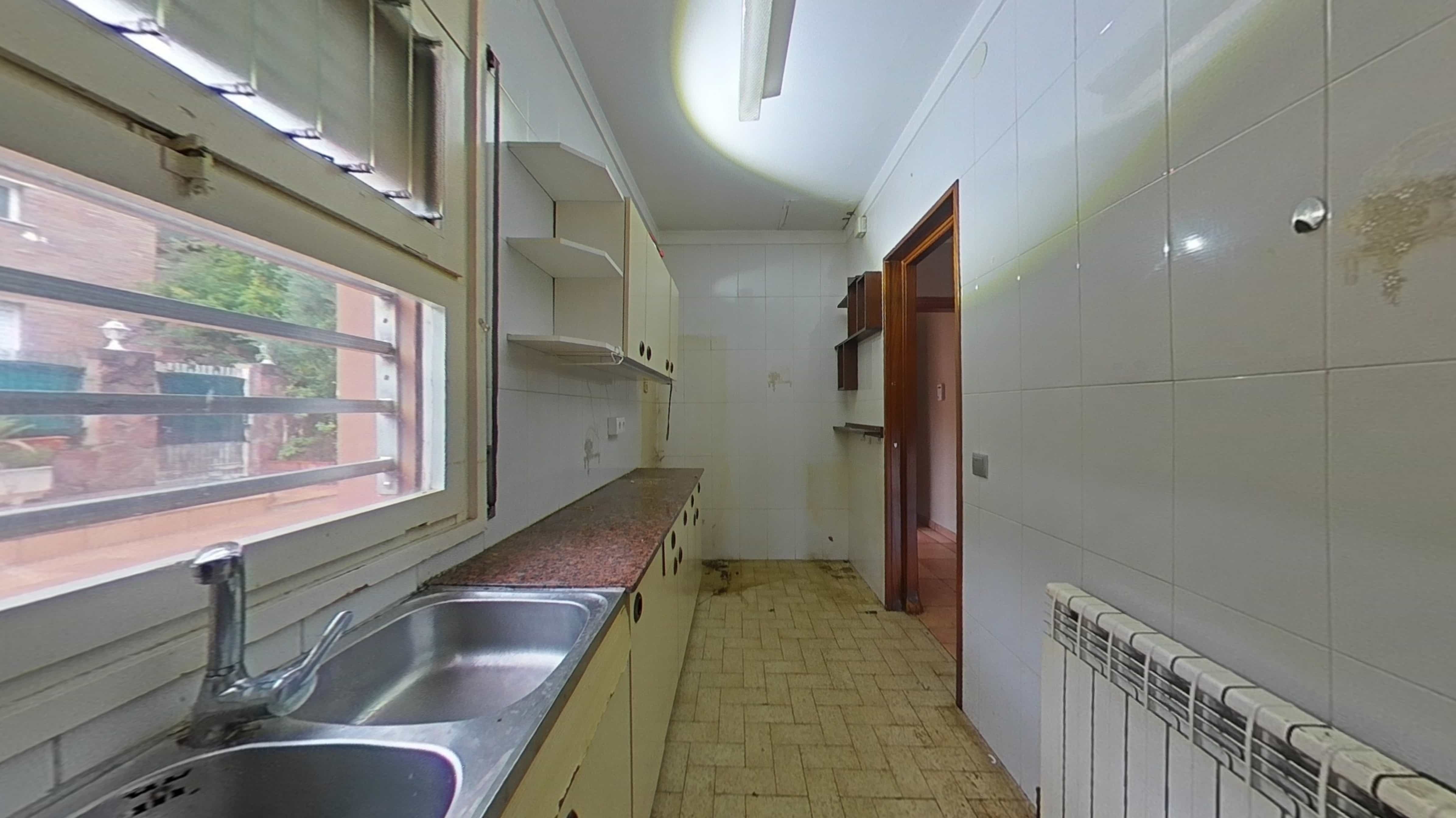 Chalet adosado en venta en calle Cinquanta Quatre