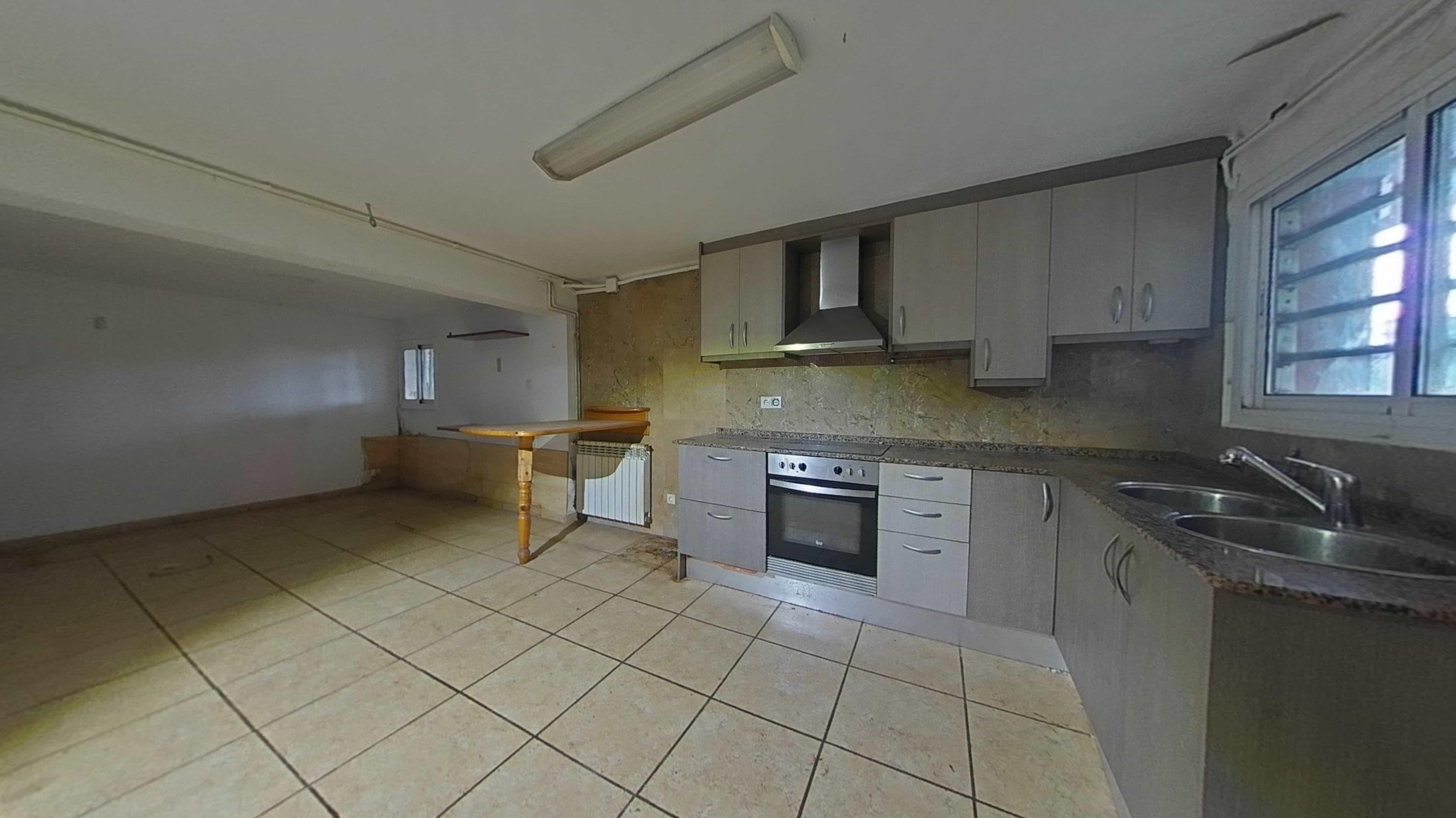 Chalet adosado en venta en calle Cinquanta Quatre