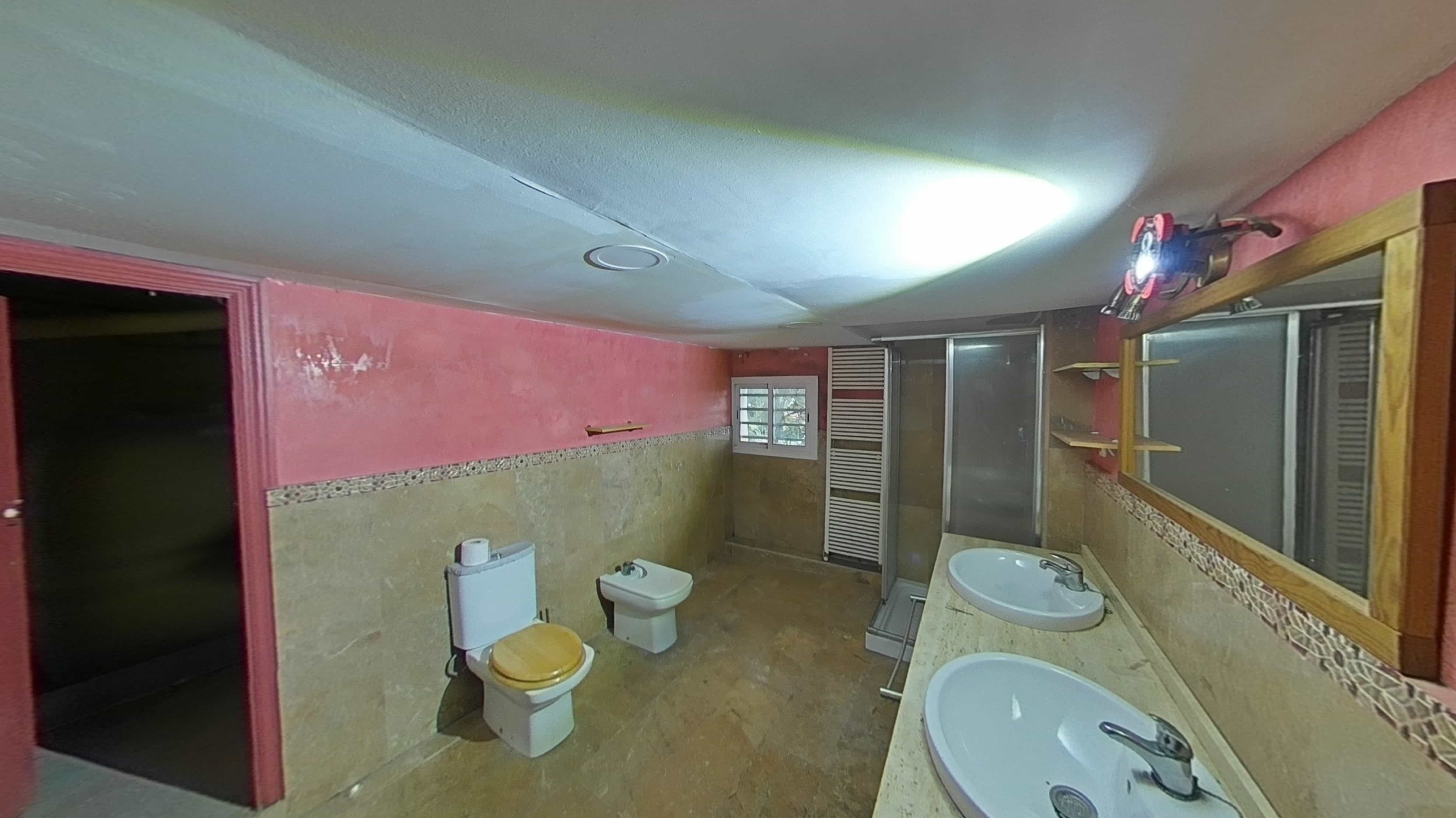 Chalet adosado en venta en calle Cinquanta Quatre