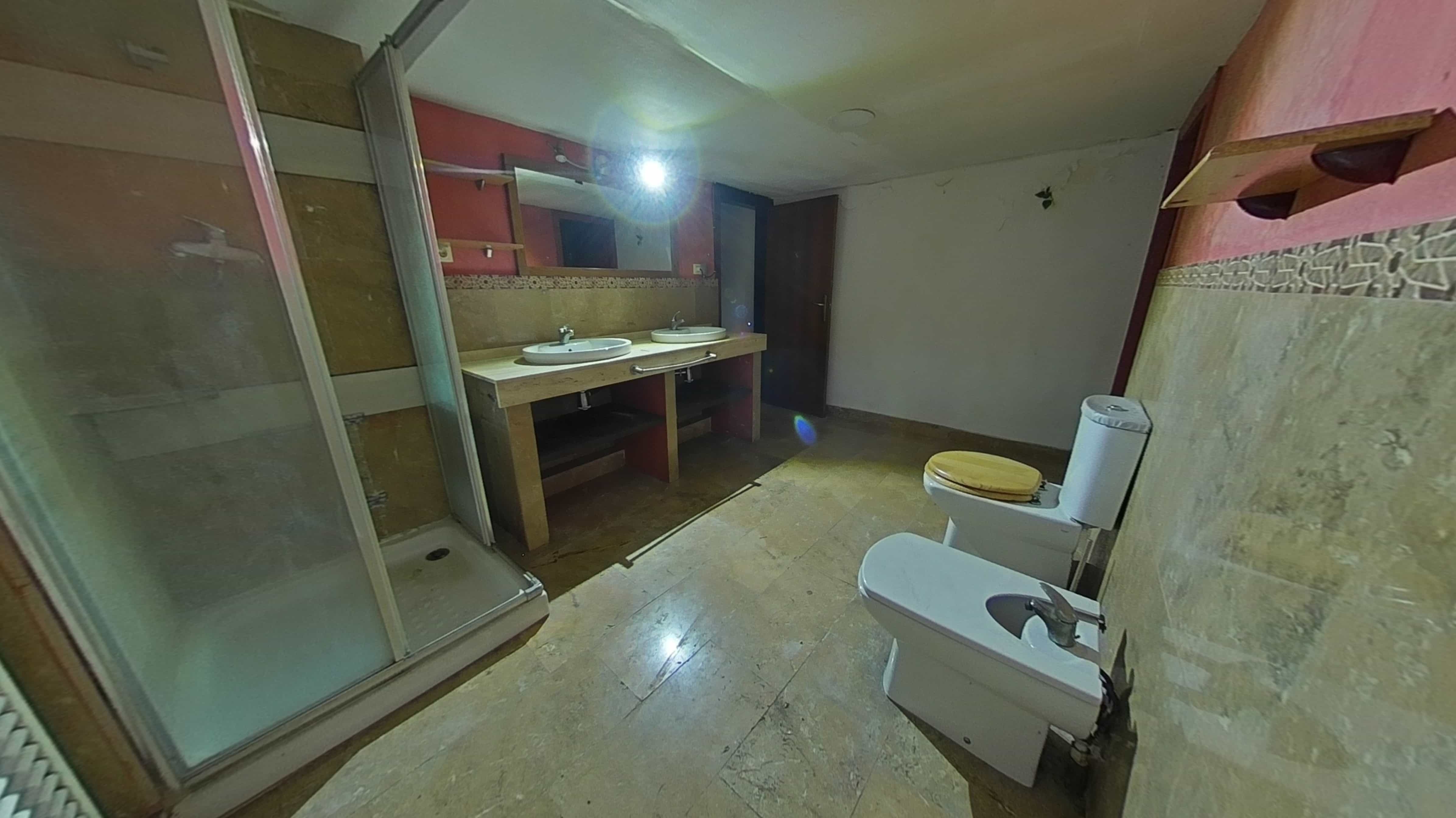 Chalet adosado en venta en calle Cinquanta Quatre
