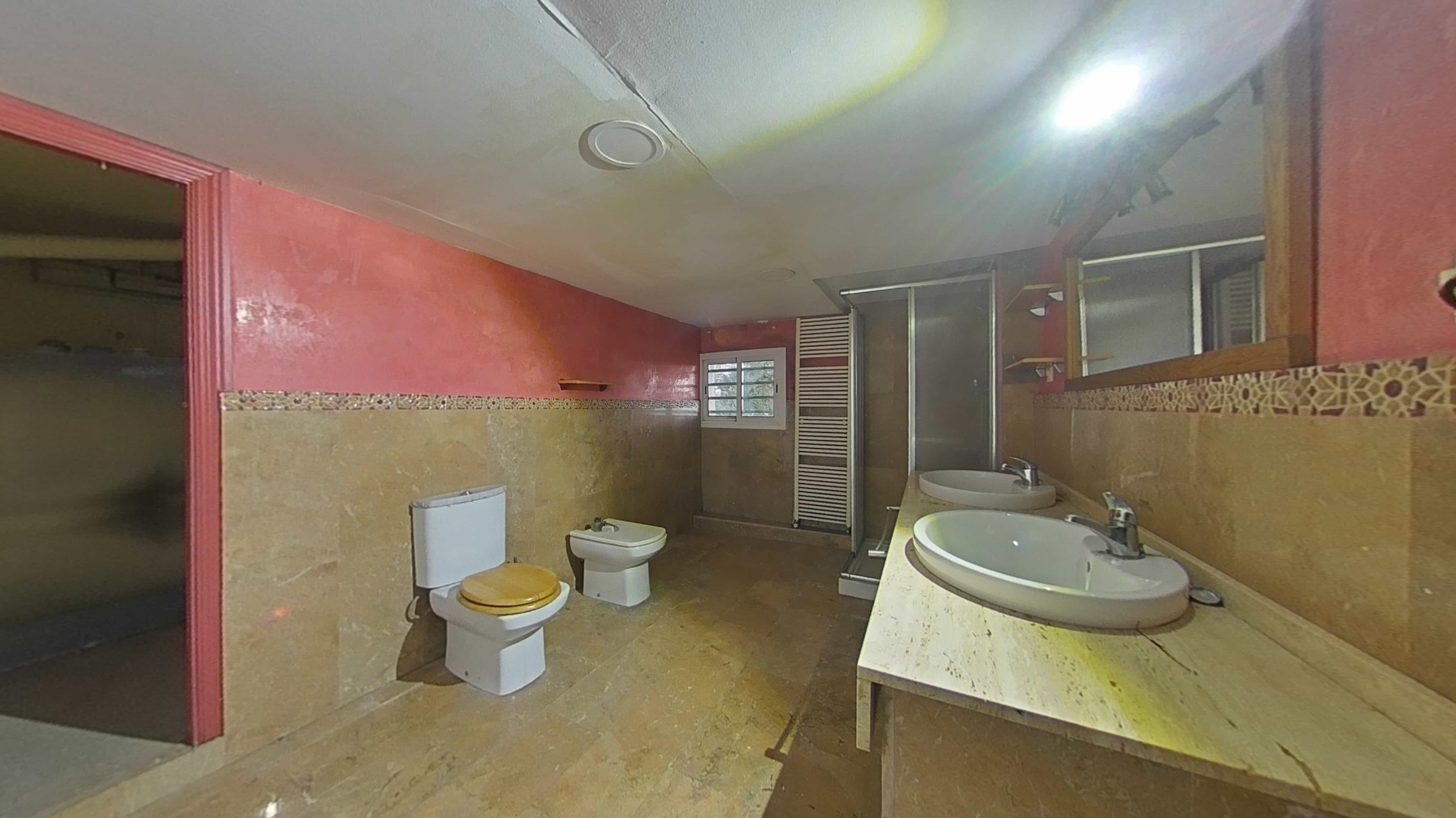 Chalet adosado en venta en calle Cinquanta Quatre