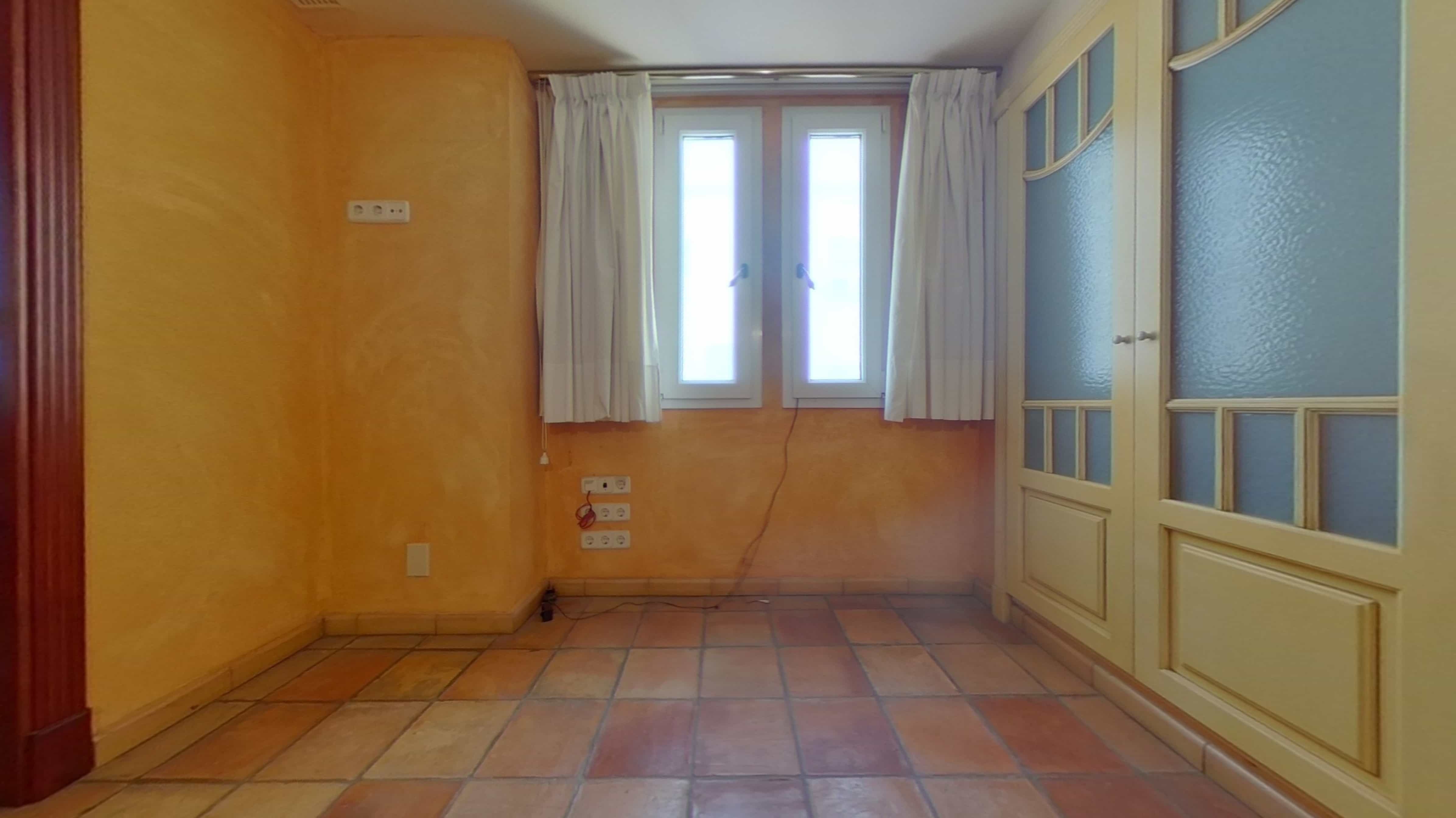 Chalet adosado en venta en calle Lluis Requesens