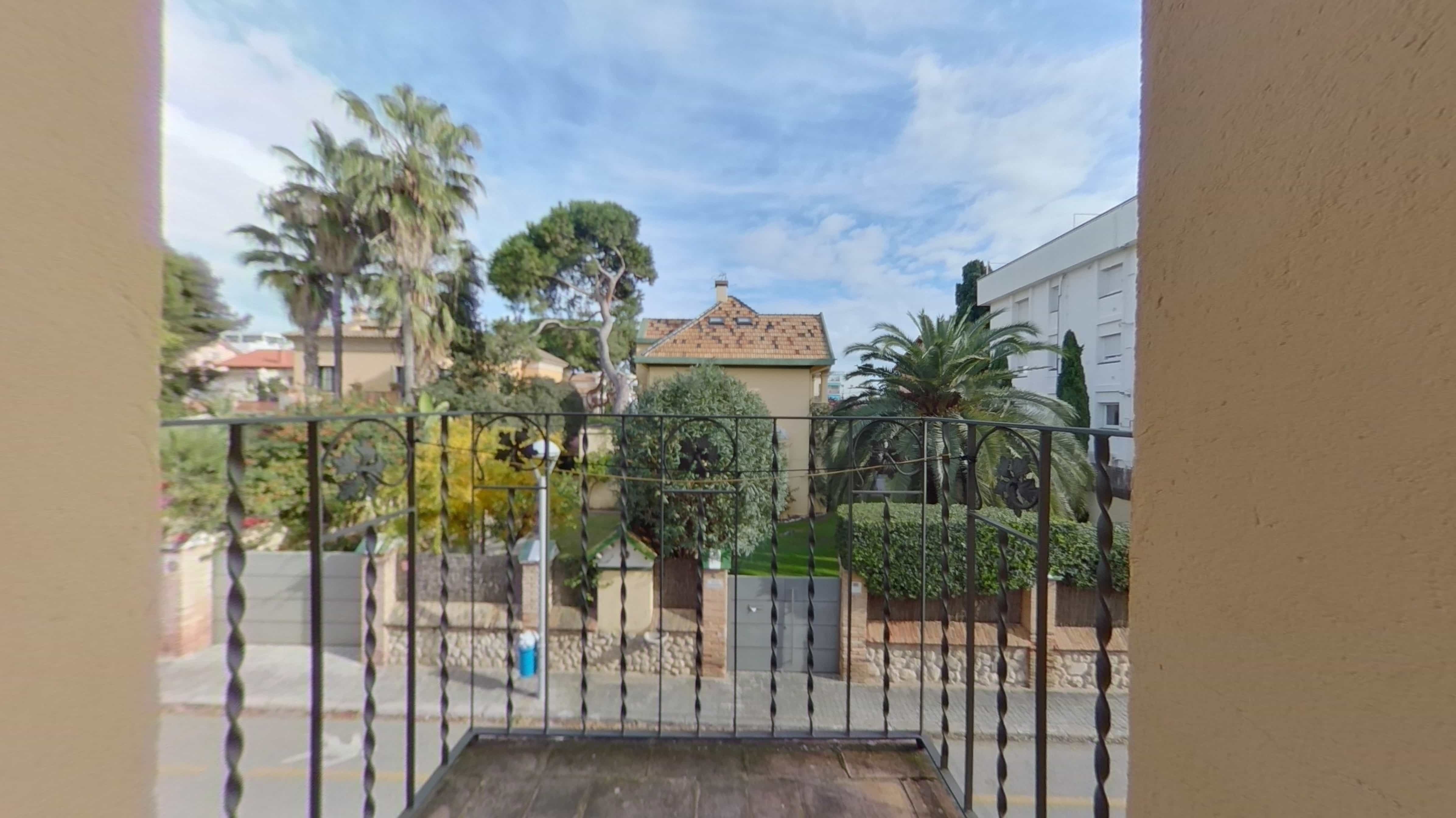 Chalet adosado en venta en calle Lluis Requesens