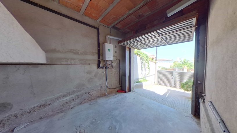 Chalet adosado en venta en calle Sant Miquel