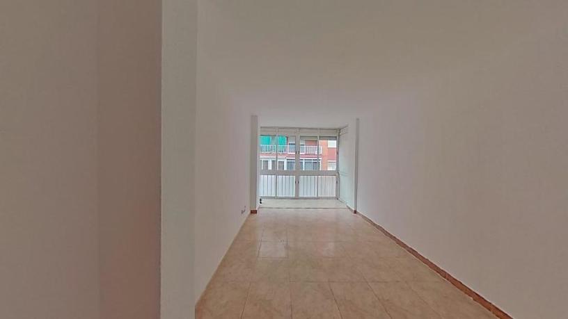 Piso de 68m² en calle Vallespir, Badalona, Barcelona