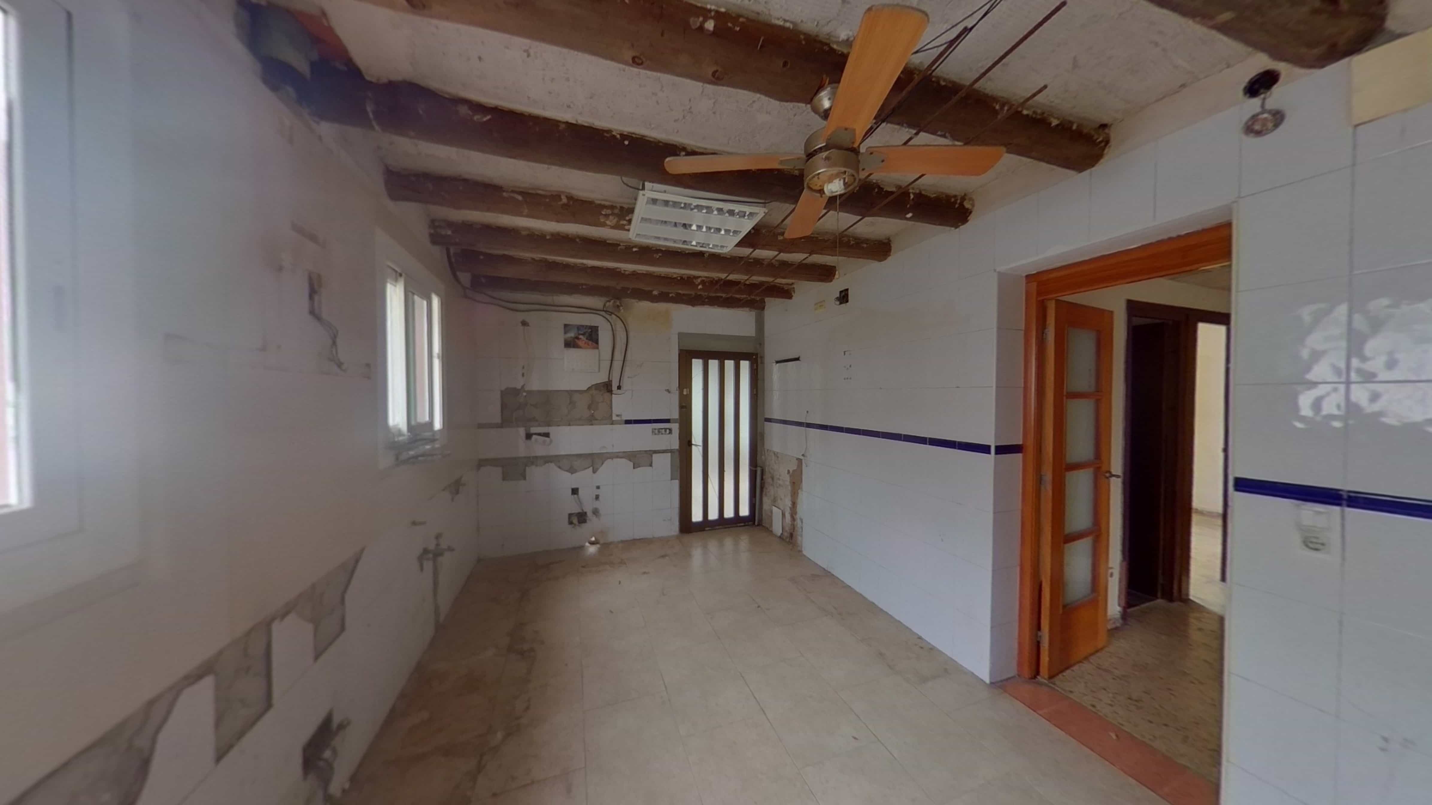 Chalet adosado en venta en calle Clavells