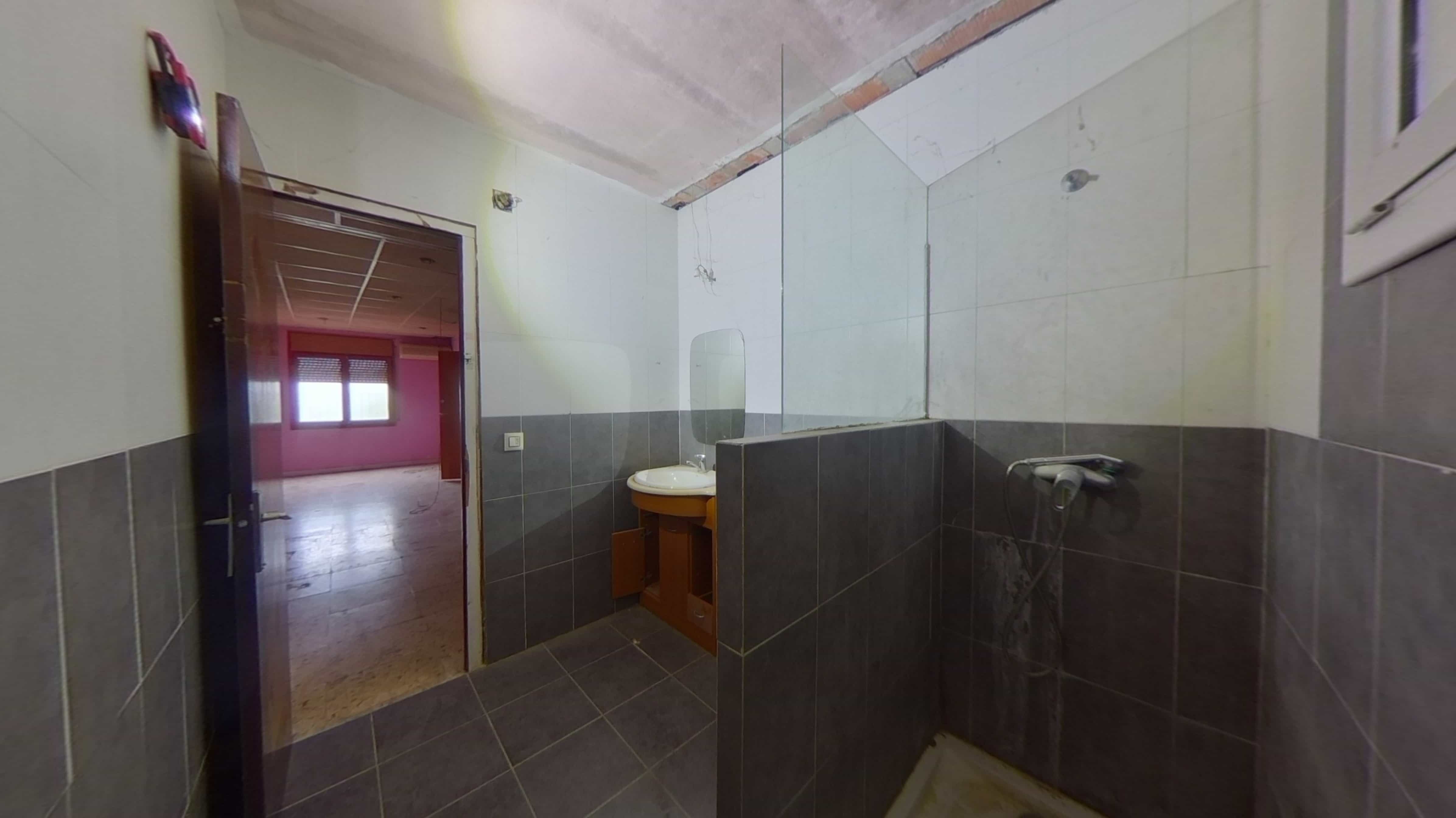 Chalet adosado en venta en calle Clavells