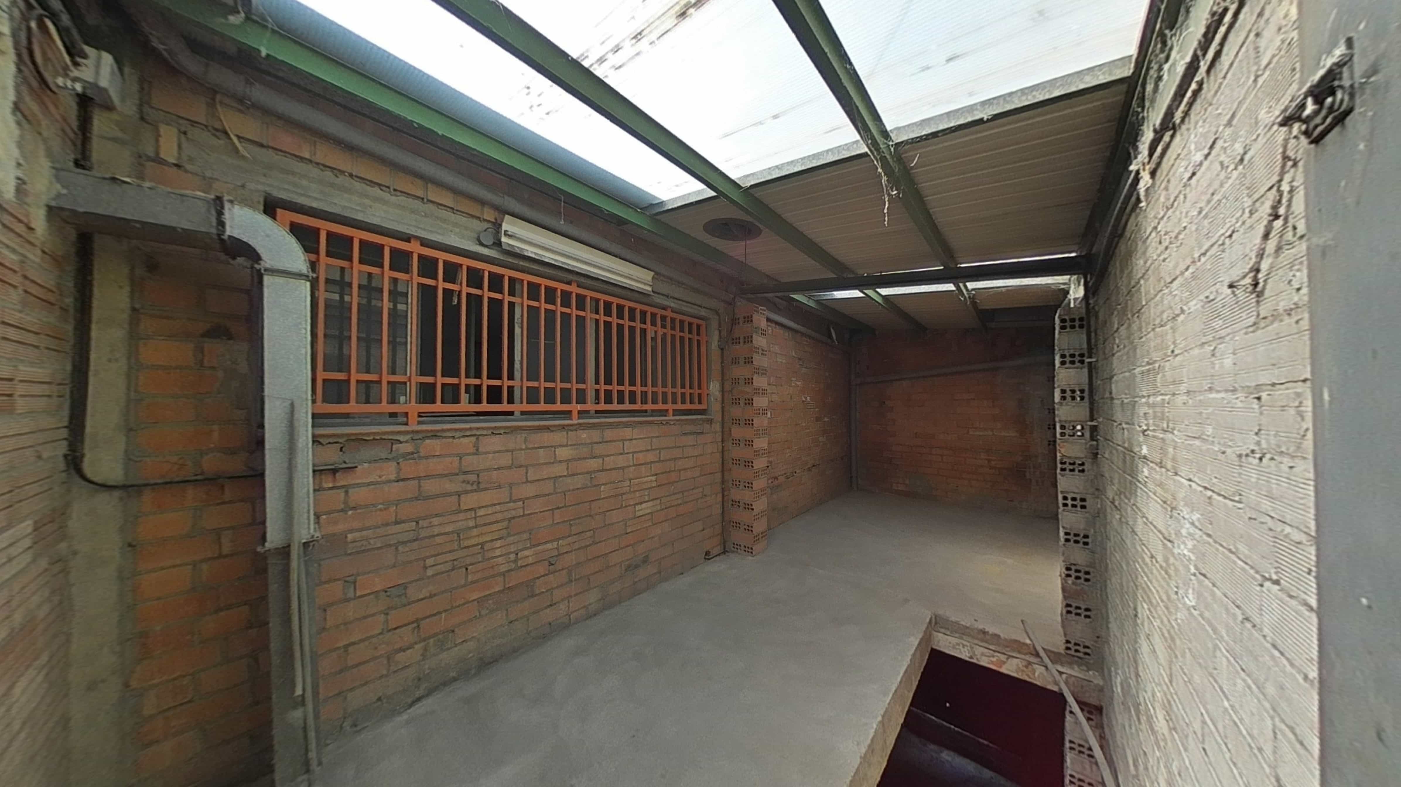 Almacén en venta en calle Lloriana