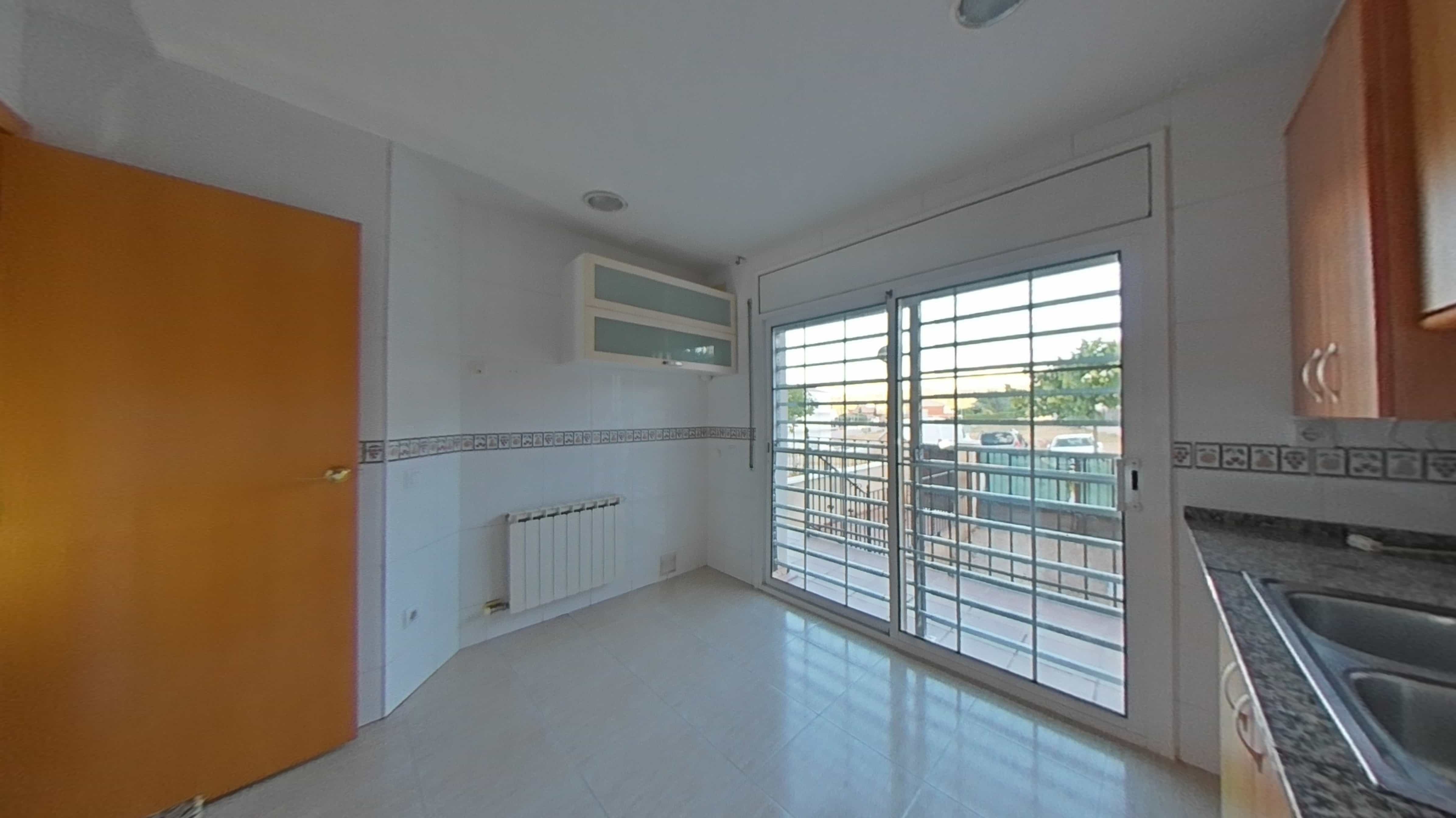 Chalet adosado en venta en calle Angel Guimera (parcela 121)